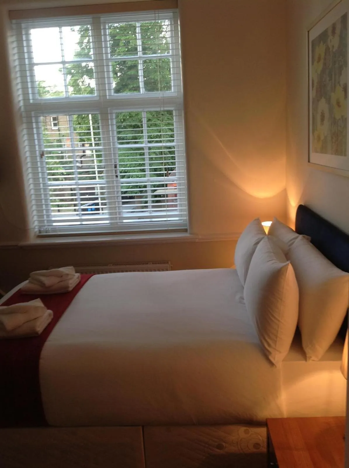 Bedroom, Bed in The Stag Enfield