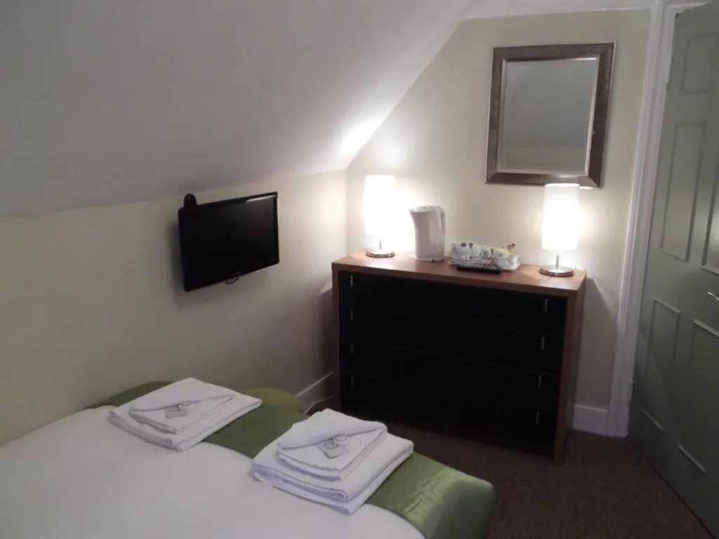 Bedroom, Bed in The Stag Enfield