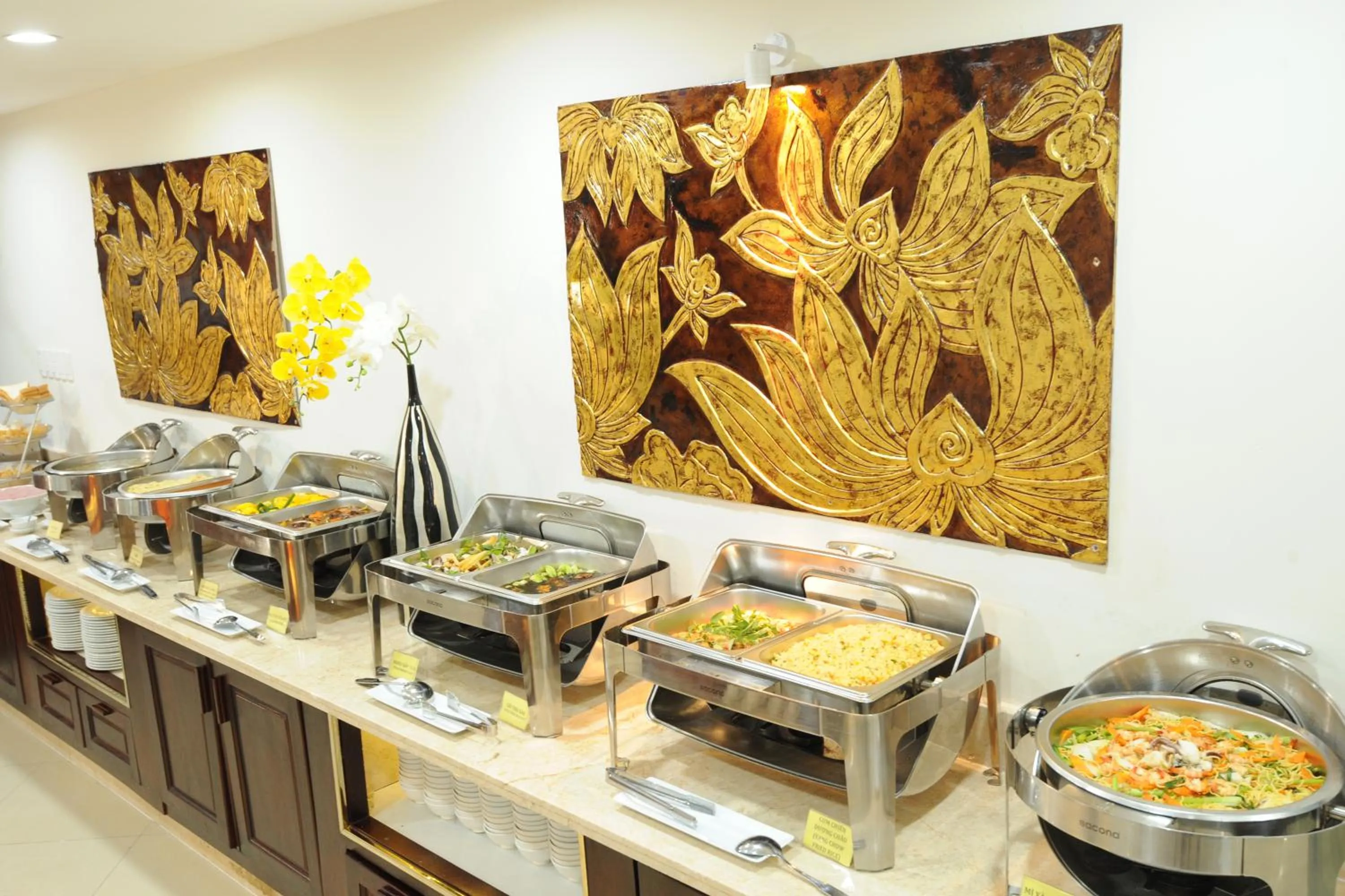 Restaurant/places to eat in Cuu Long Hotel