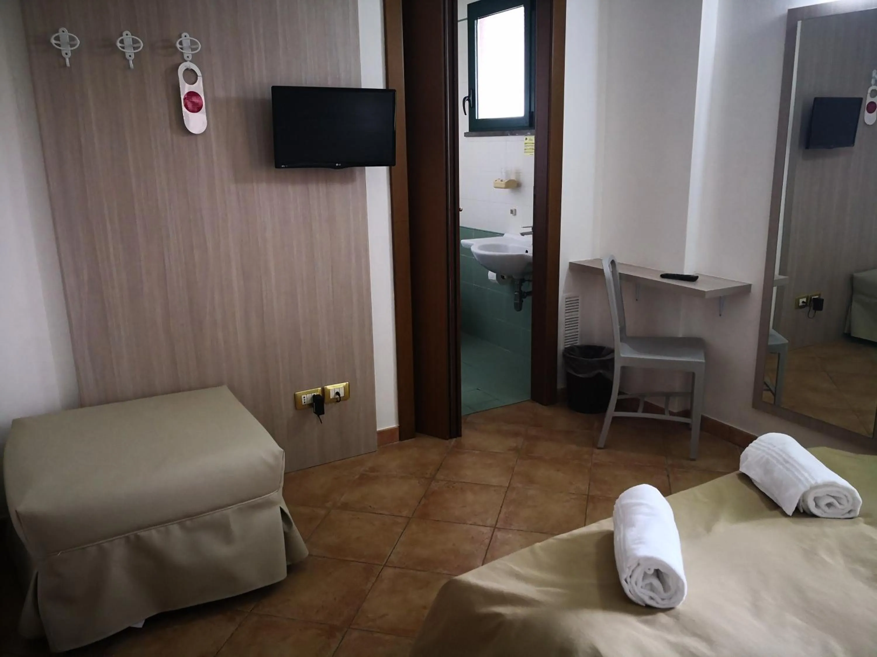 Photo of the whole room, Bed in Casa Betania