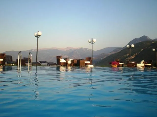 Swimming pool in Ktima Kletsa