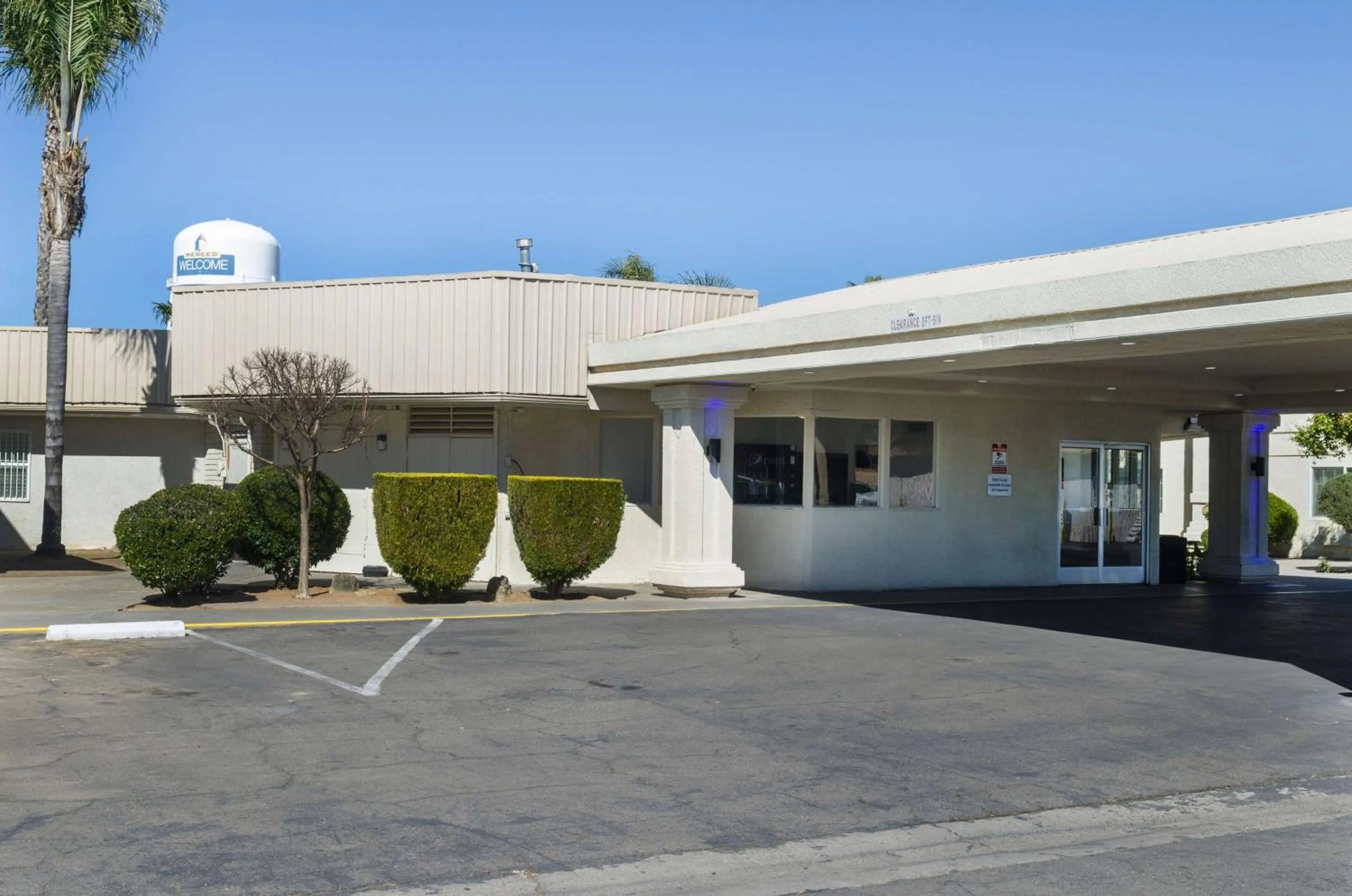 Property building in Motel 6-Merced, CA