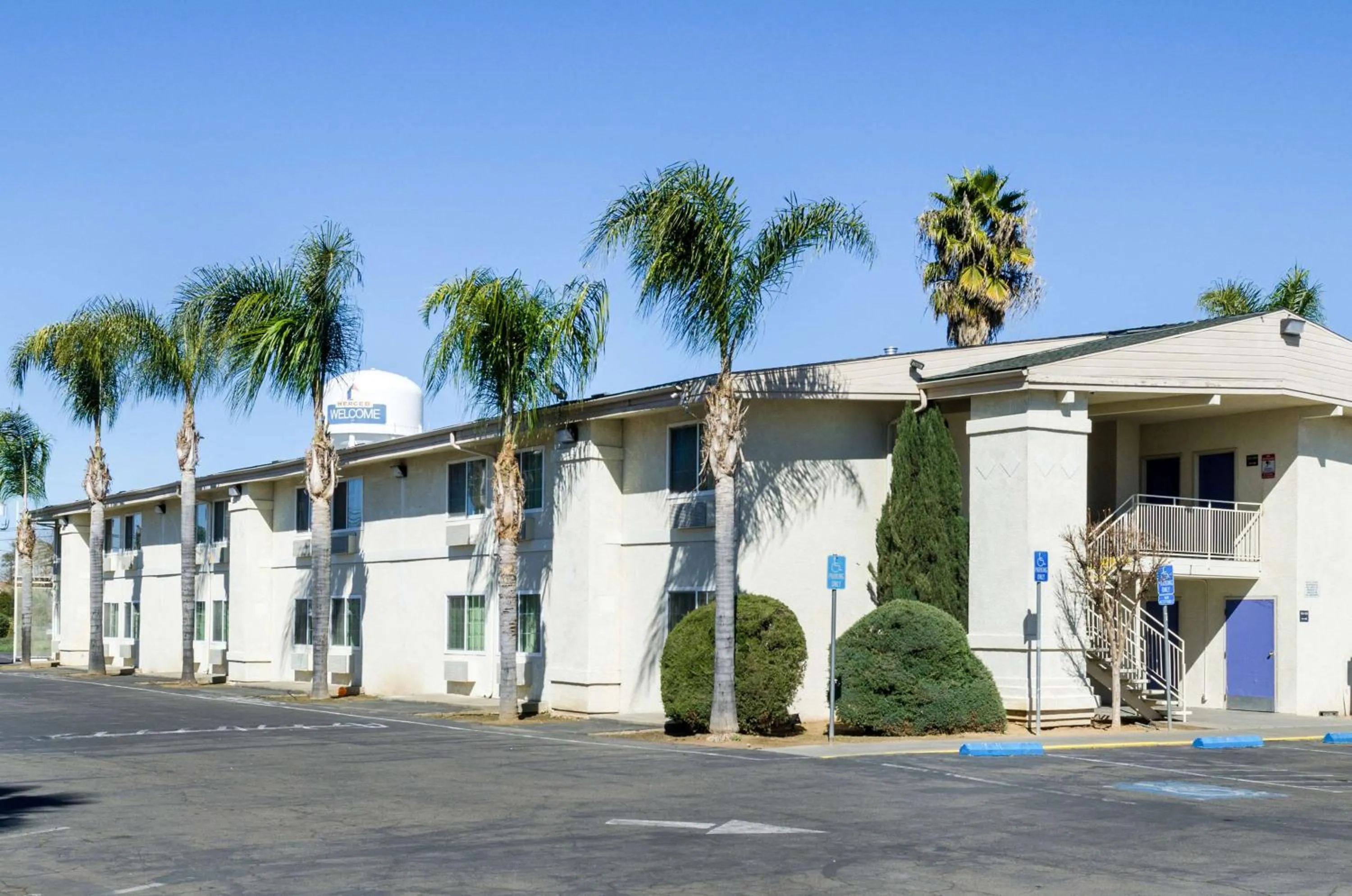 Property building in Motel 6-Merced, CA