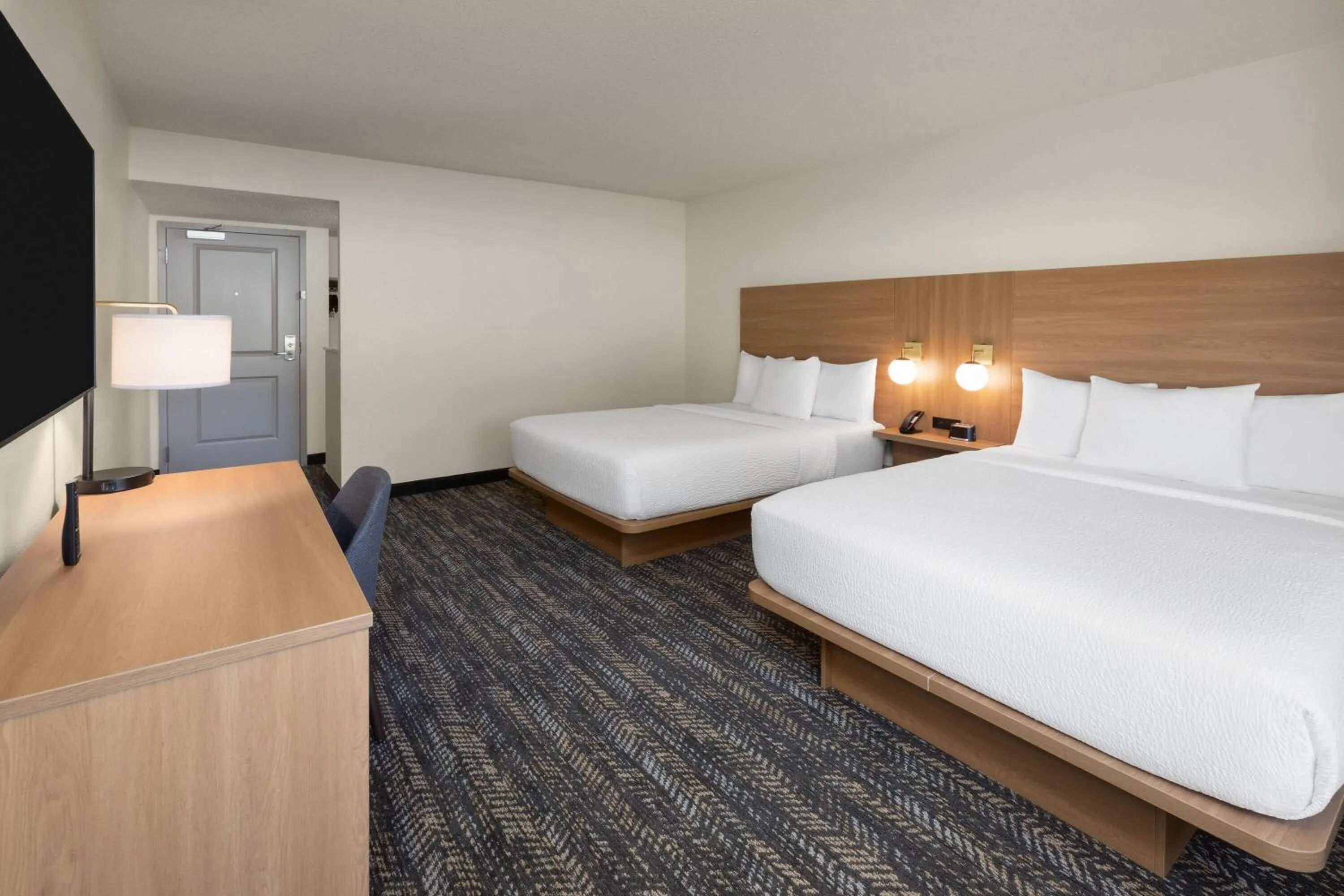 Photo of the whole room, Bed in Ramada by Wyndham Merced