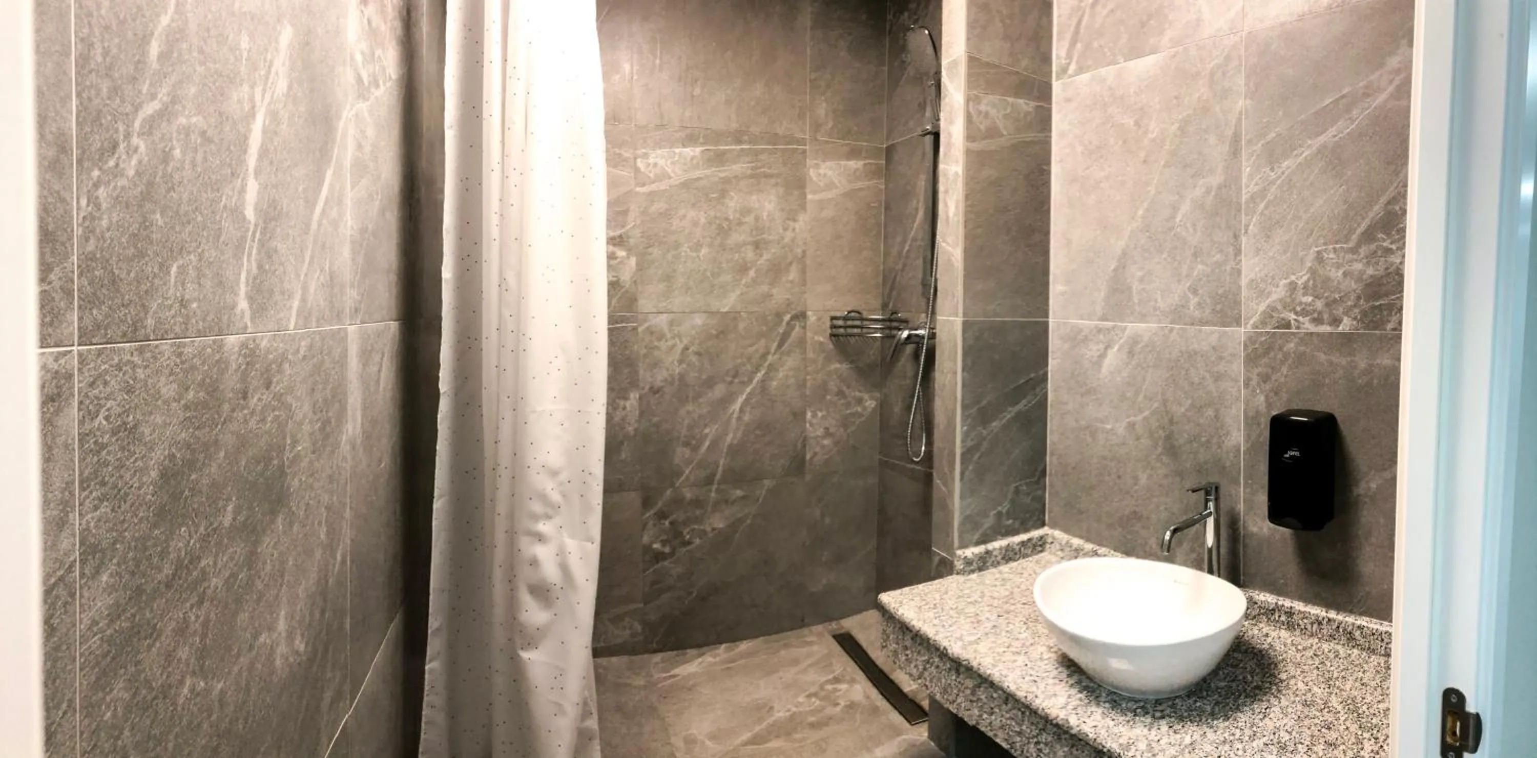 Twin Room in Hostel City Center