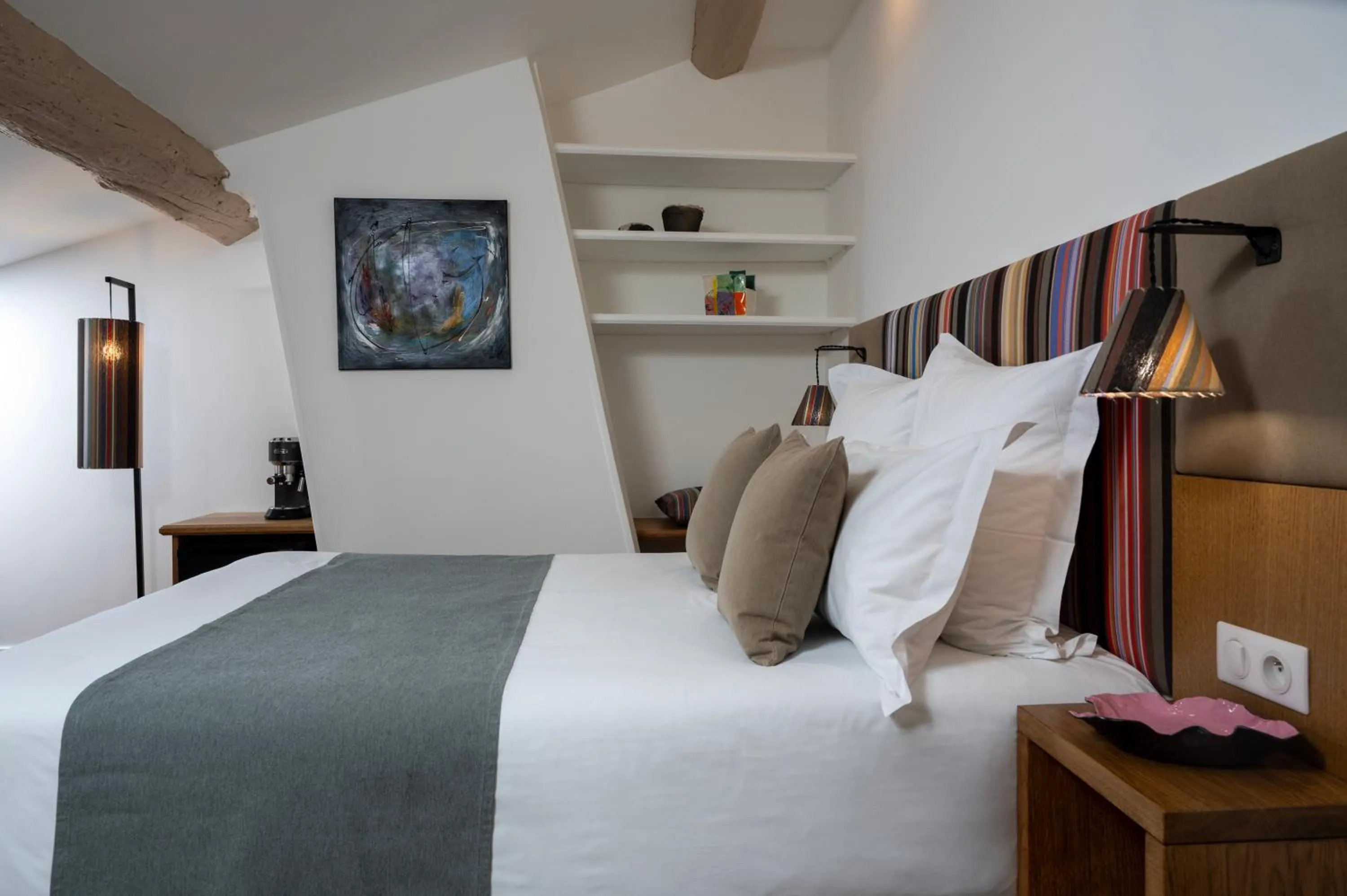 Photo of the whole room, Bed in L'Hostalet