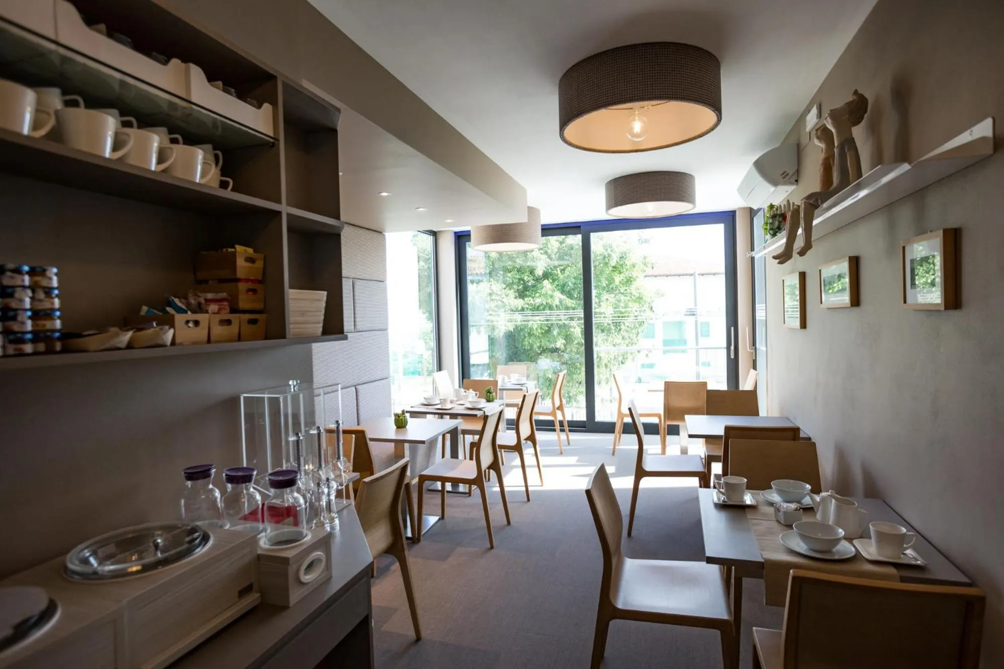 Buffet breakfast in Sunset Room&Breakfast