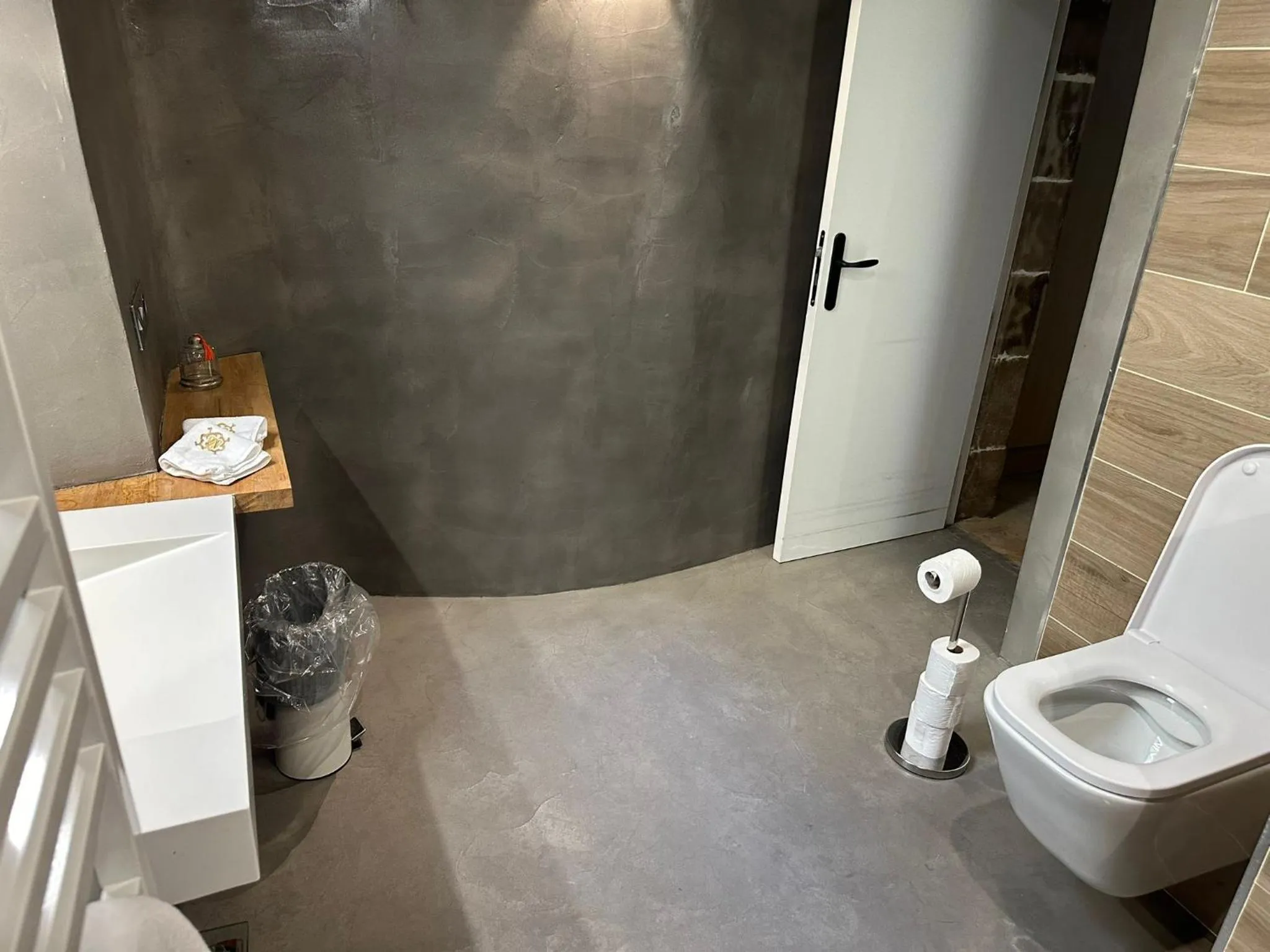 Toilet in Maison de la Pra