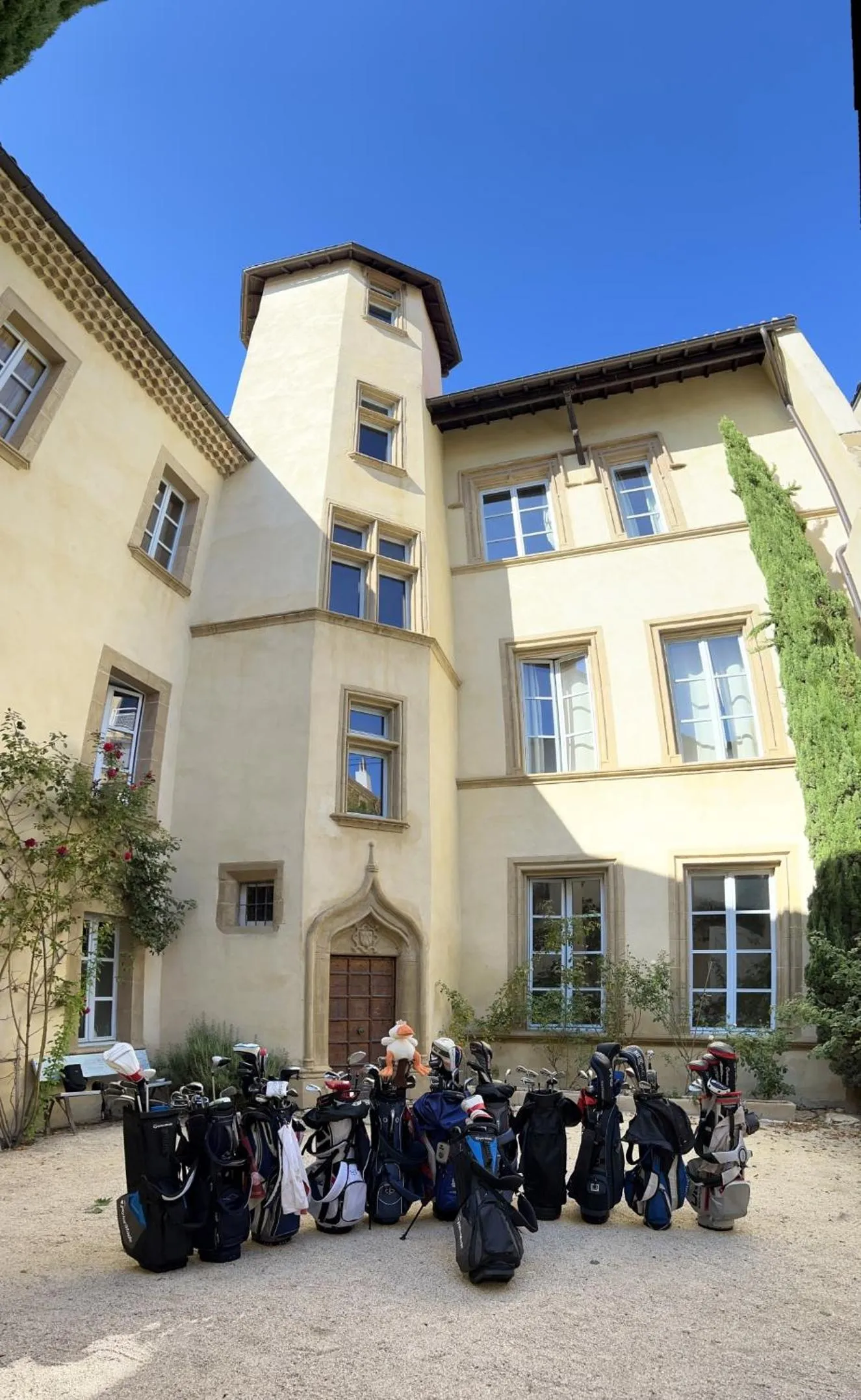 Property building in Maison de la Pra