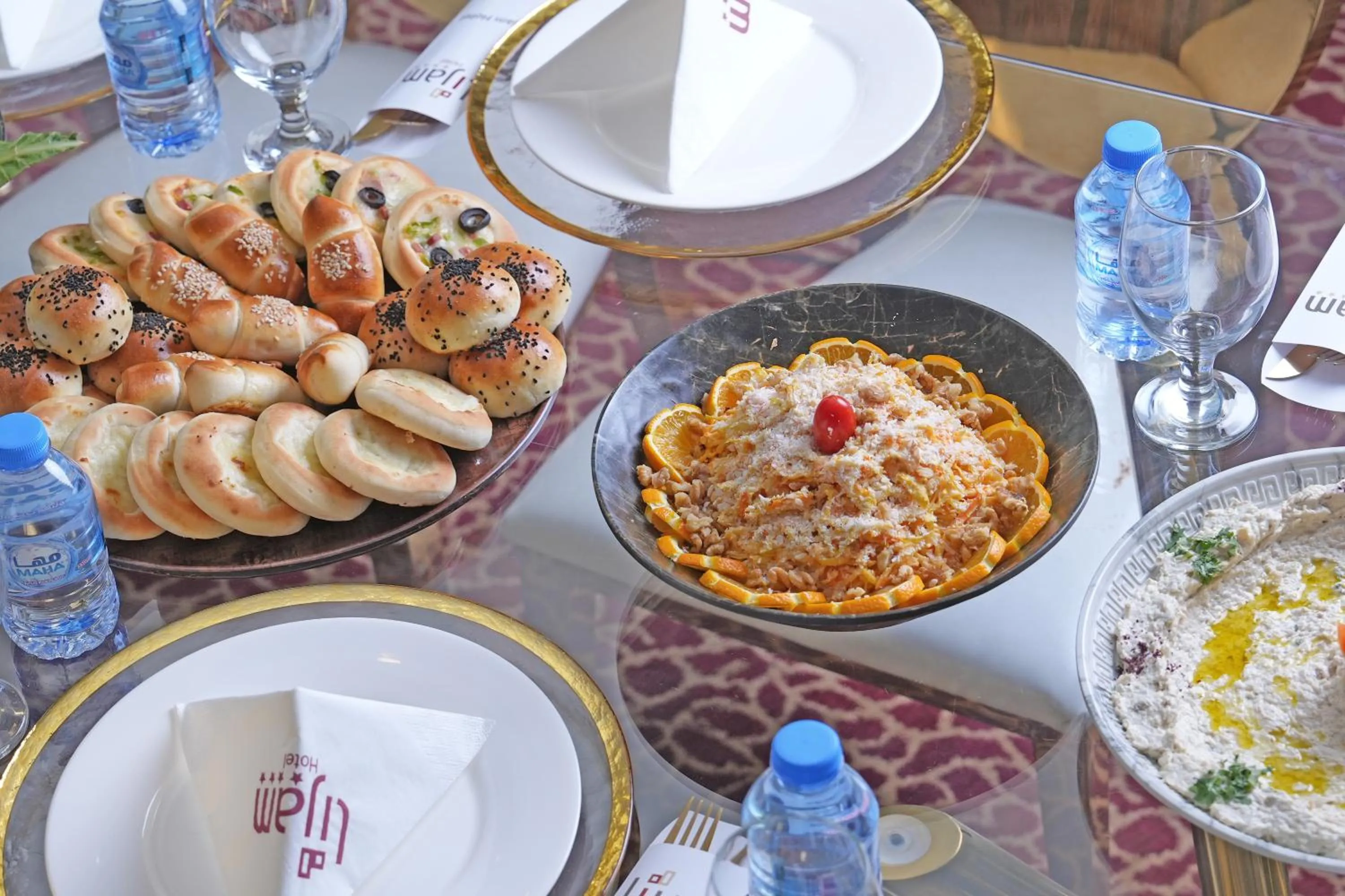 Food and drinks in Lijam Hotel