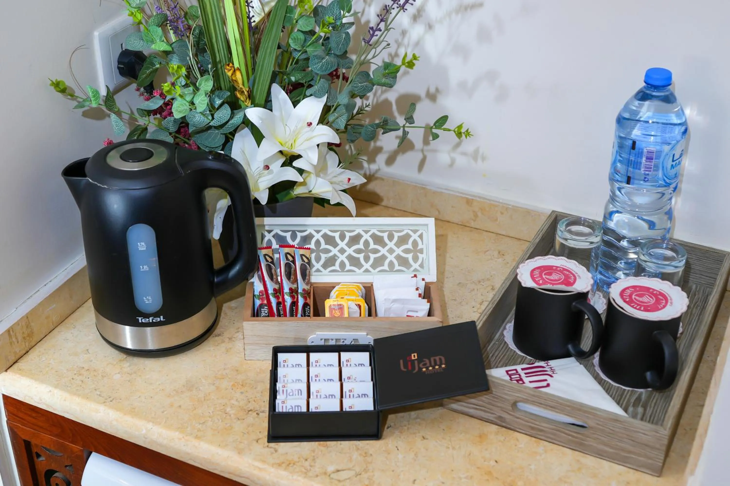 Coffee/tea facilities in Lijam Hotel