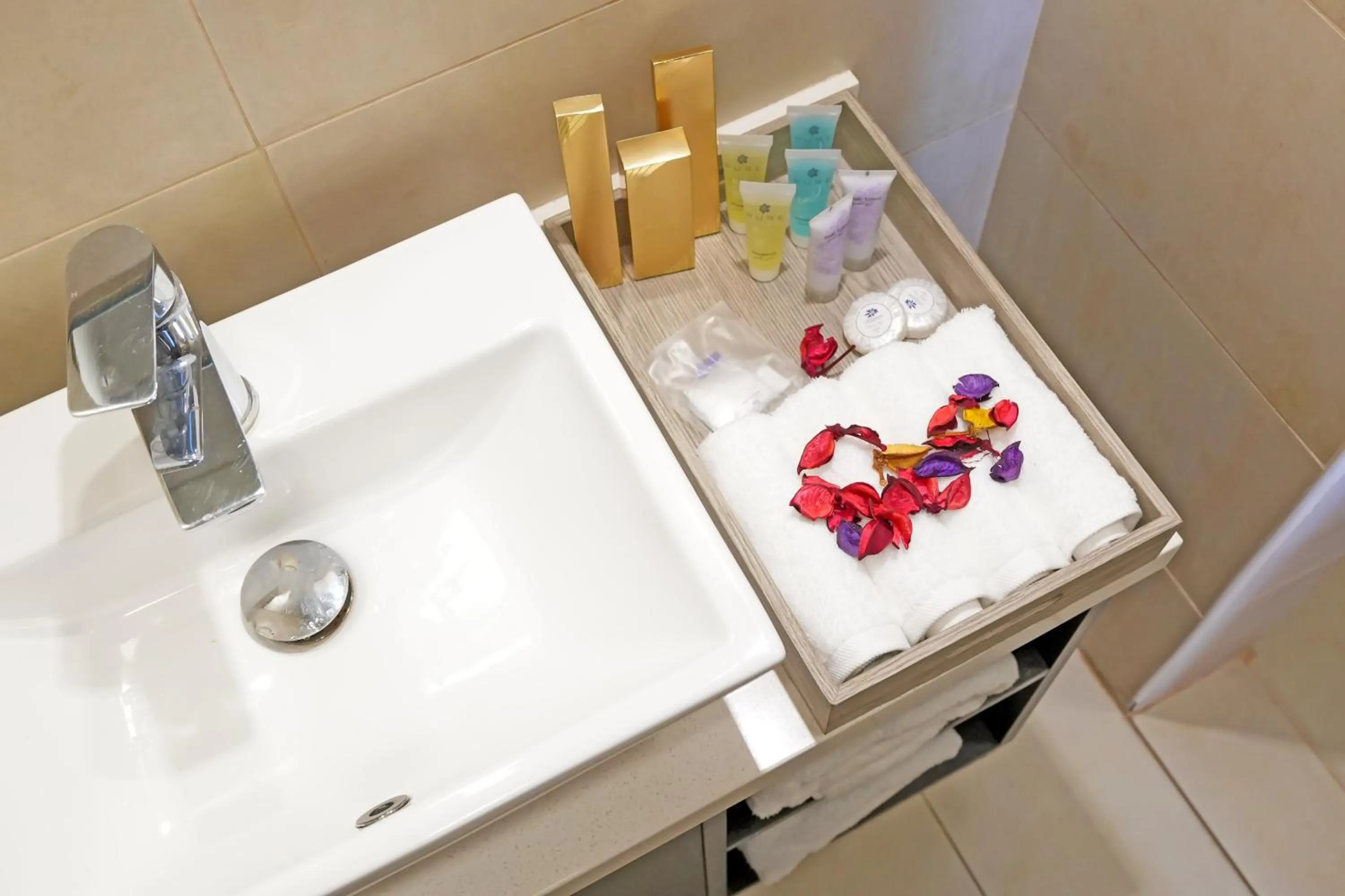 Bathroom in Lijam Hotel