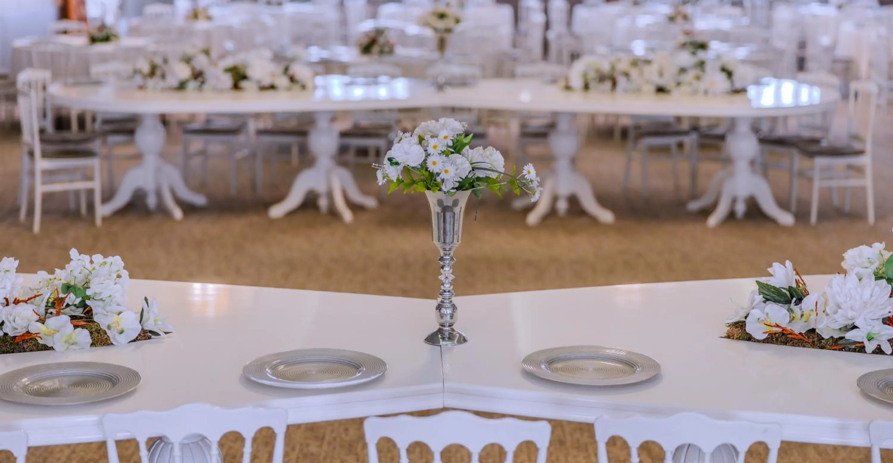 Restaurant/places to eat in Dafne Hotel