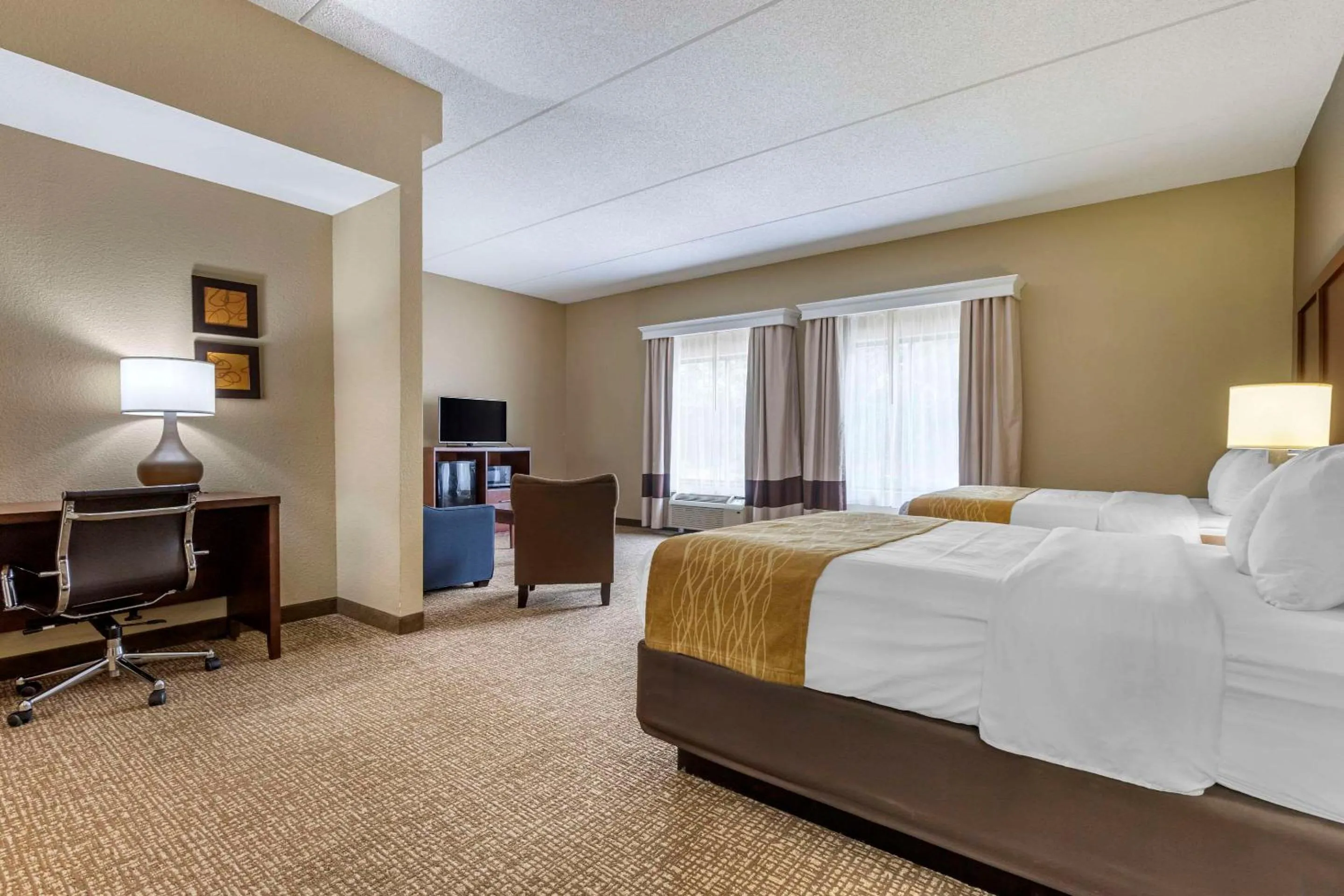 Bedroom, Bed in Comfort Inn & Suites Mocksville I-40