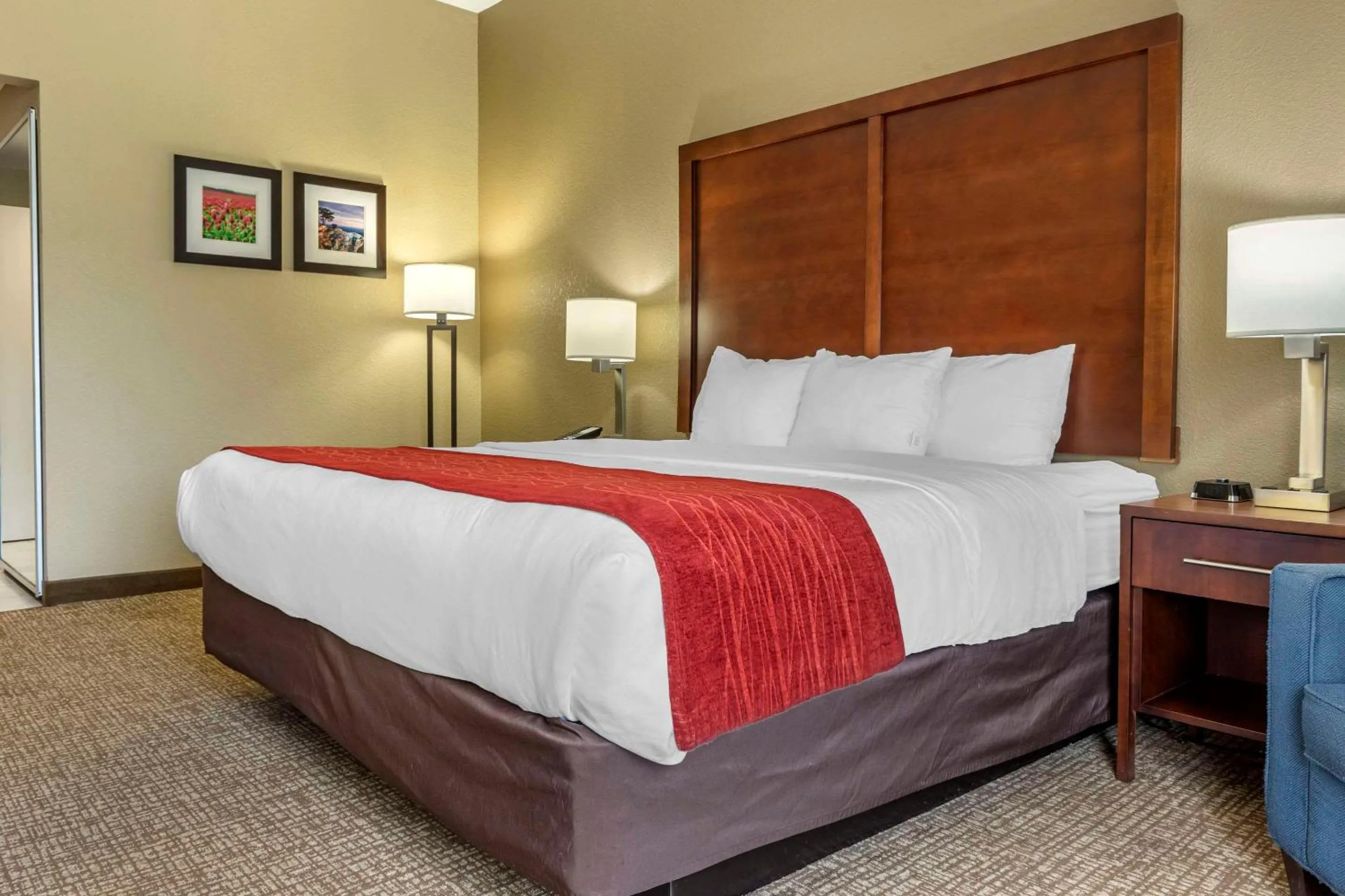 Bedroom, Bed in Comfort Inn & Suites Mocksville I-40