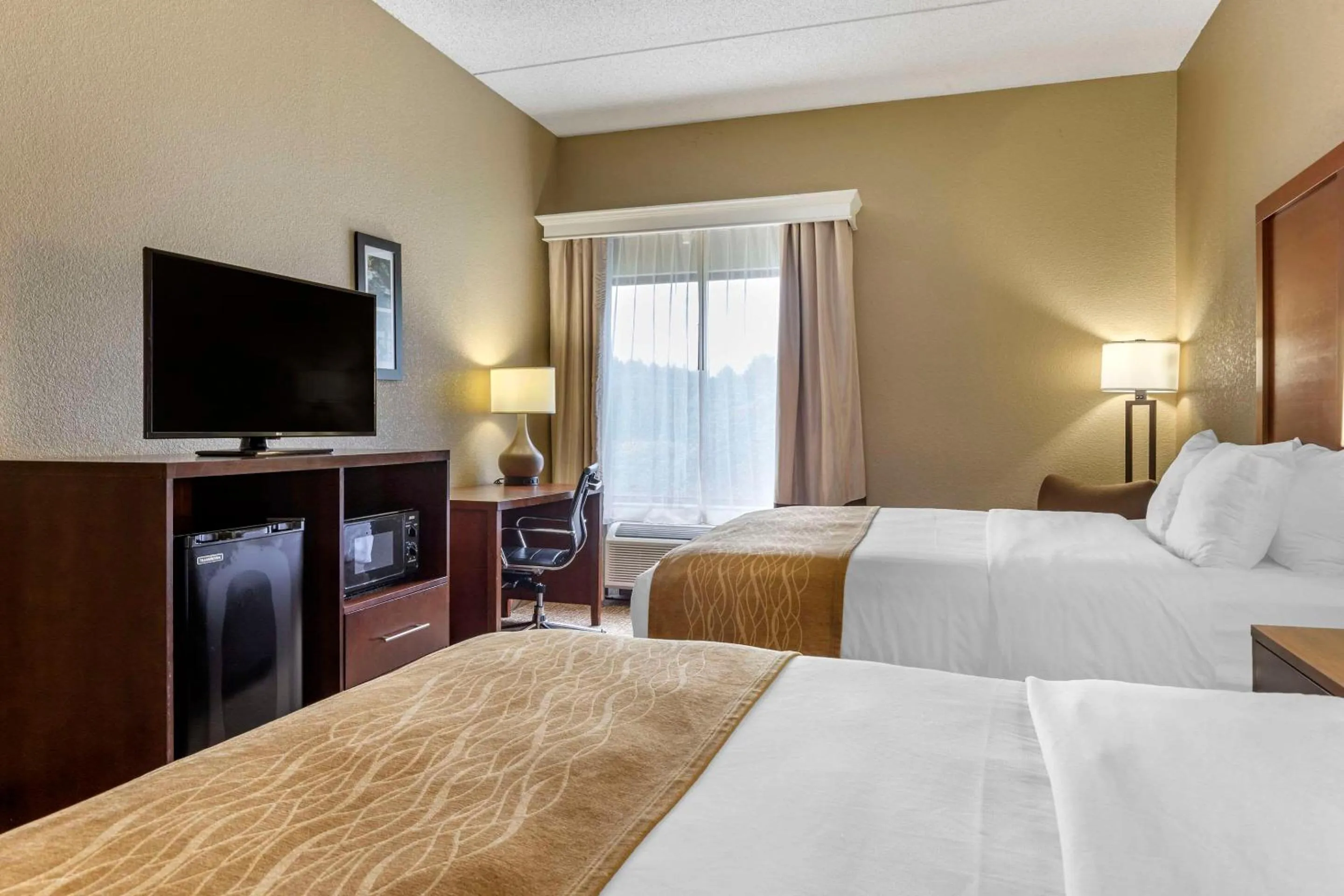 Bedroom, Bed in Comfort Inn & Suites Mocksville I-40