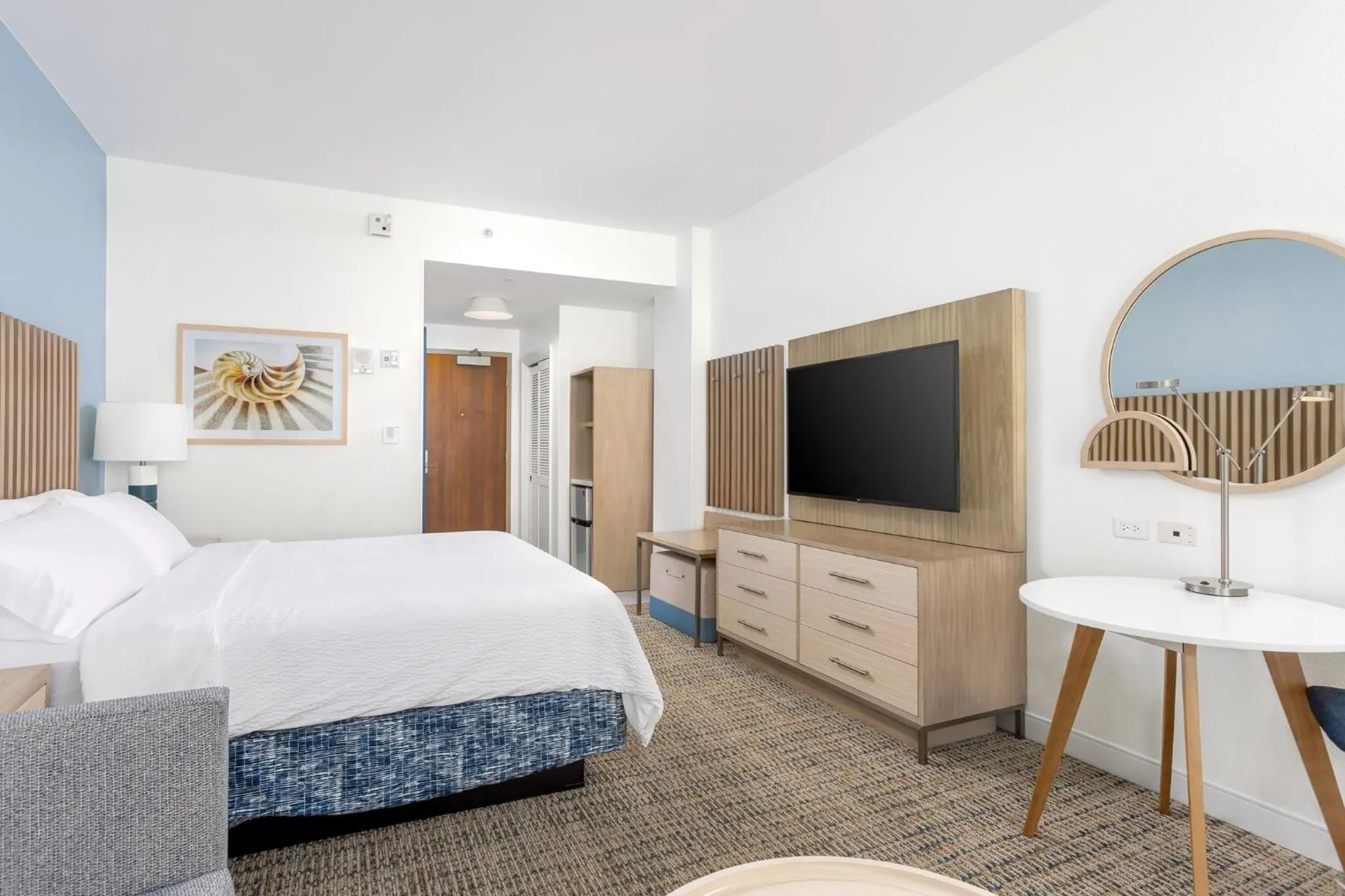 Photo of the whole room, Bed in Holiday Inn Resort Pensacola Beach Gulf Front by IHG