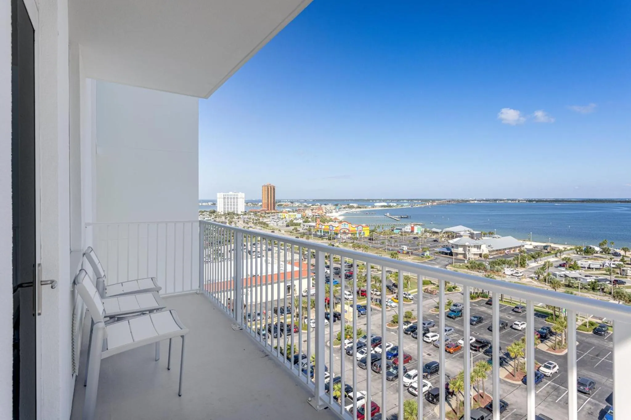 Photo of the whole room in Holiday Inn Resort Pensacola Beach Gulf Front by IHG