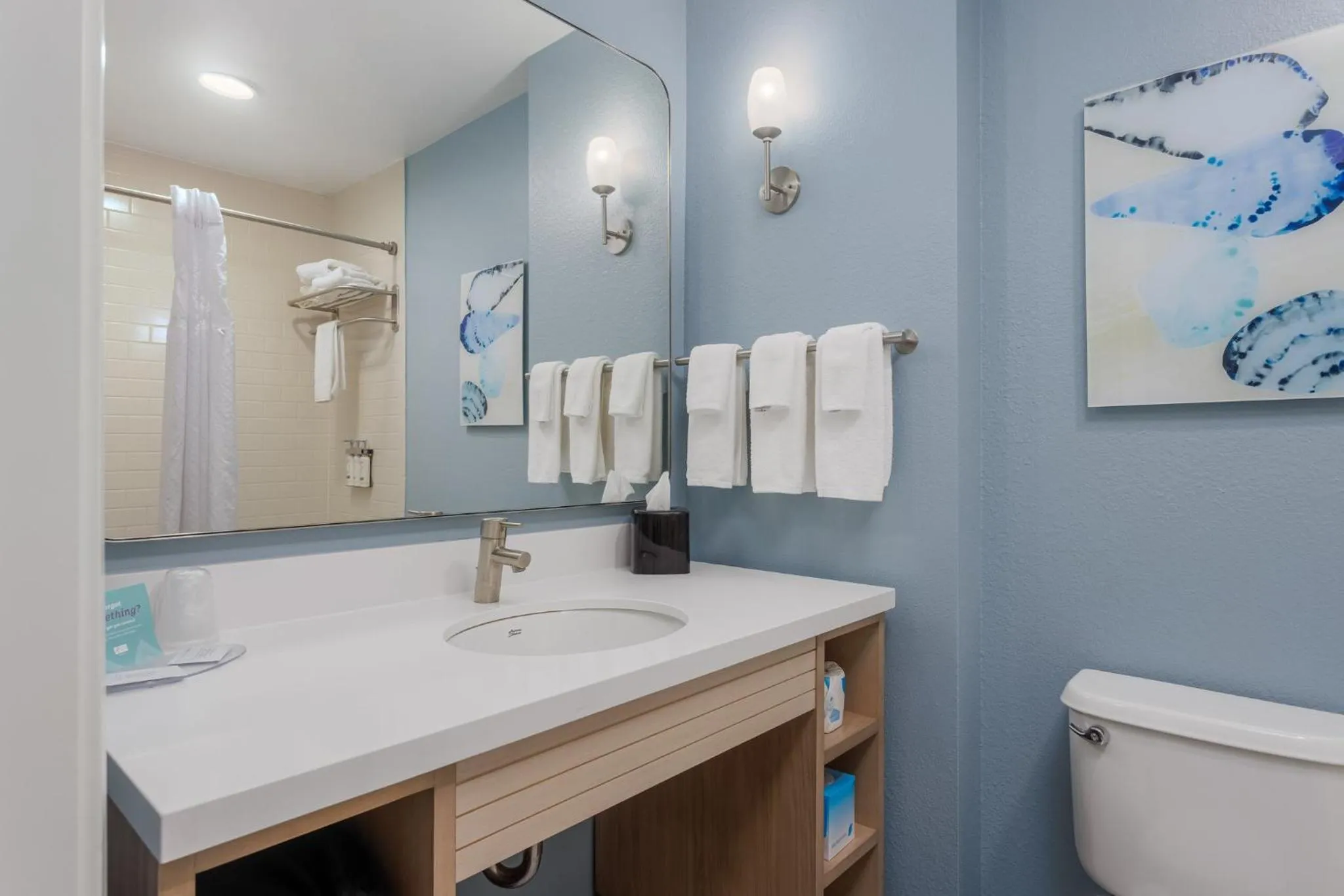 Photo of the whole room in Holiday Inn Resort Pensacola Beach Gulf Front by IHG