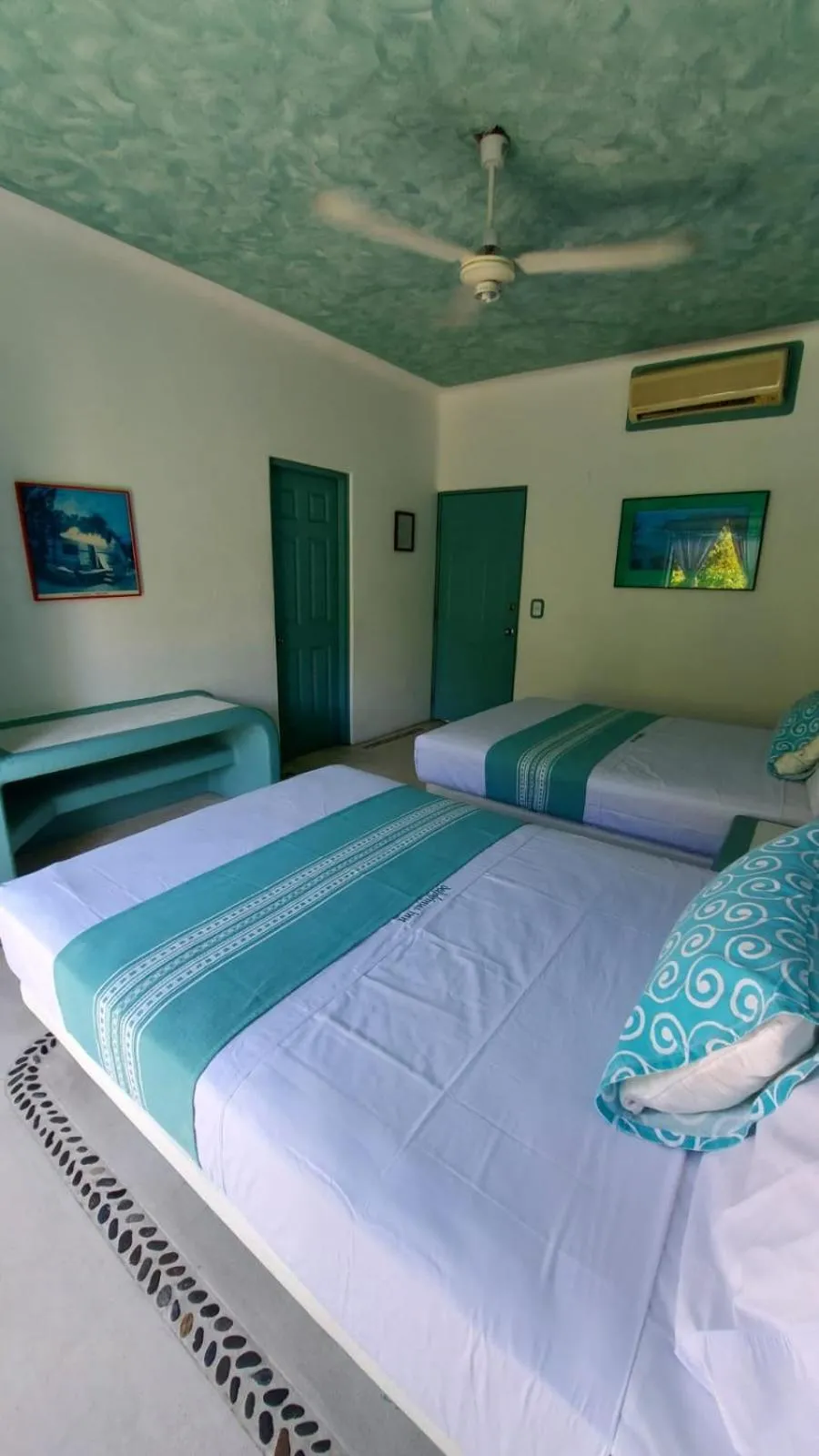 Photo of the whole room, Bed in Delphinus Inn