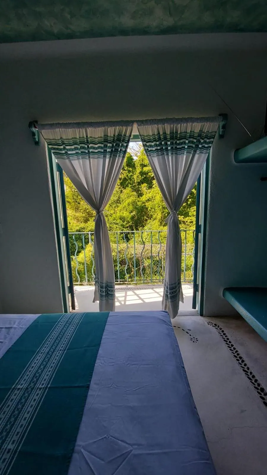Balcony/Terrace, Bed in Delphinus Inn