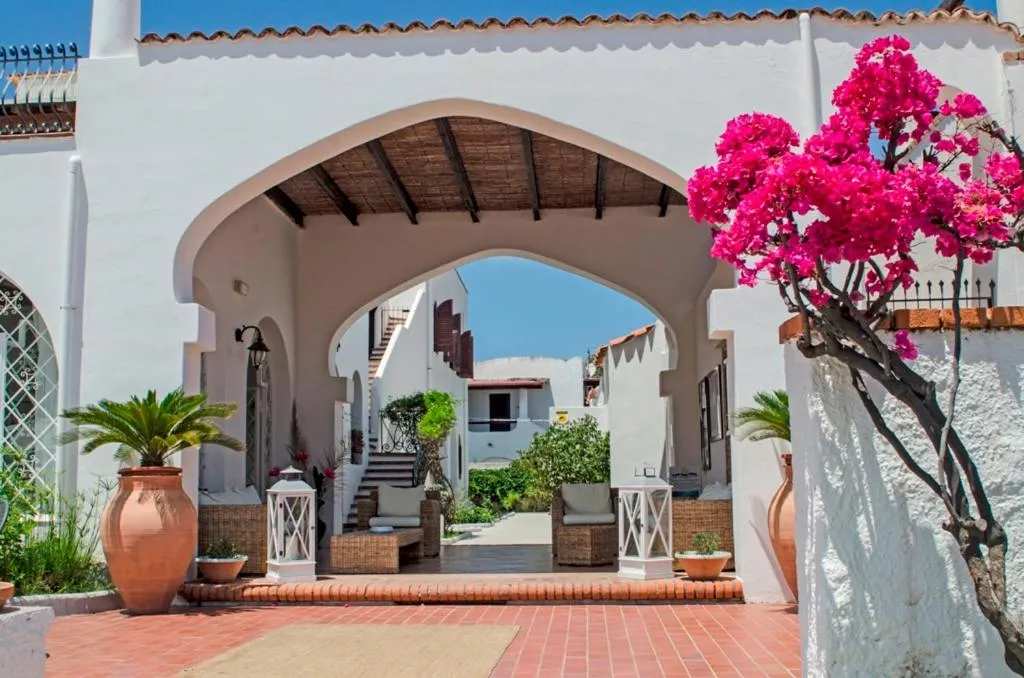 Property building in Hotel Rojas