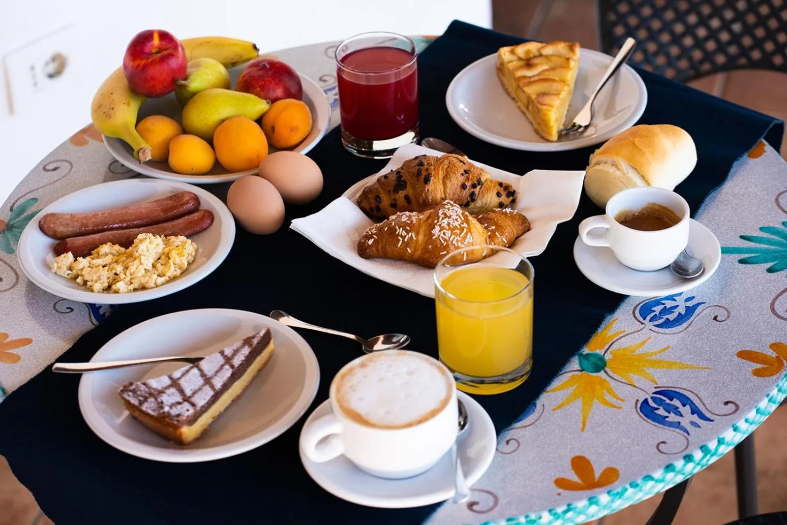 Continental breakfast in Hotel Rojas