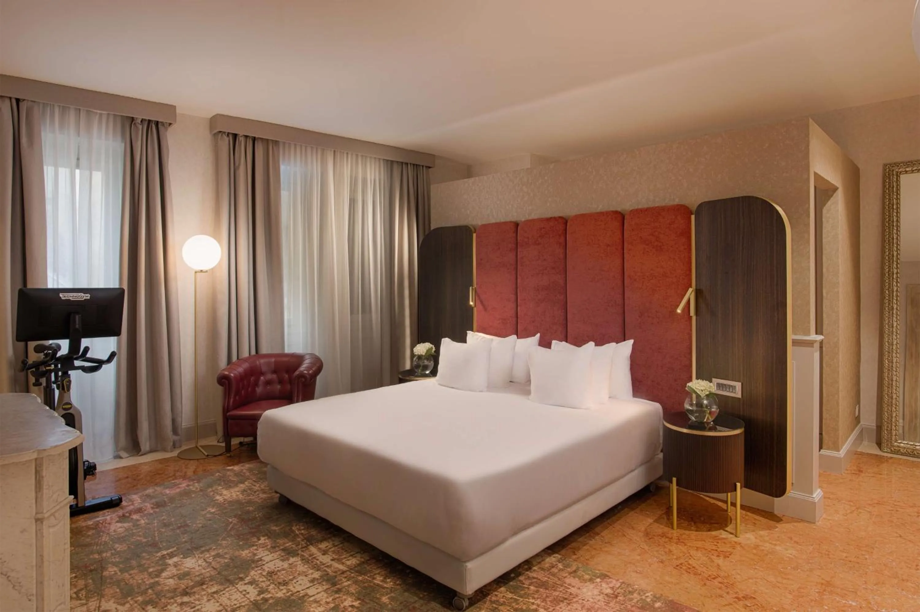 Photo of the whole room, Bed in NH Collection Palazzo Verona