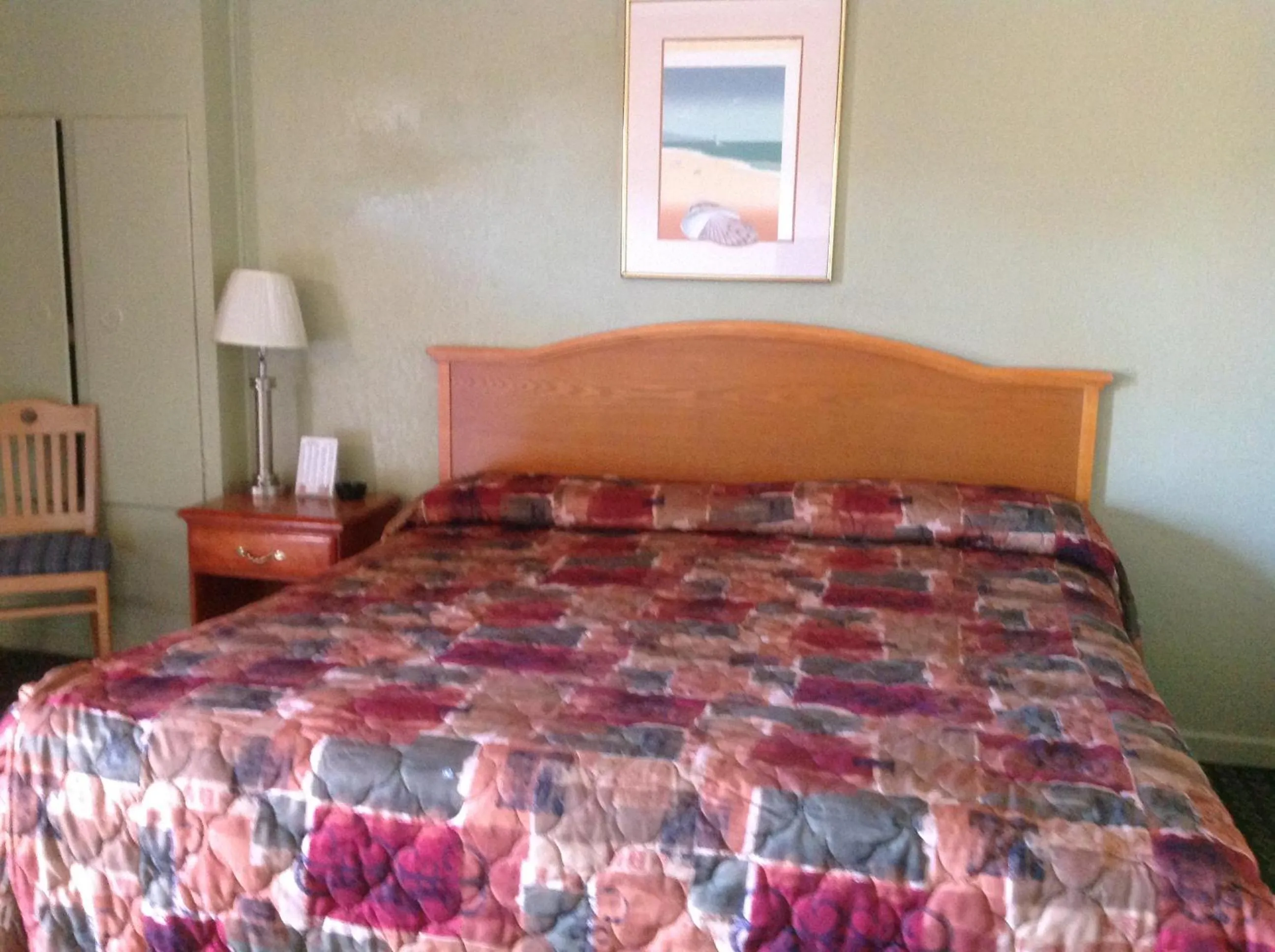 Bed in Sunshine Inn of Daytona Beach