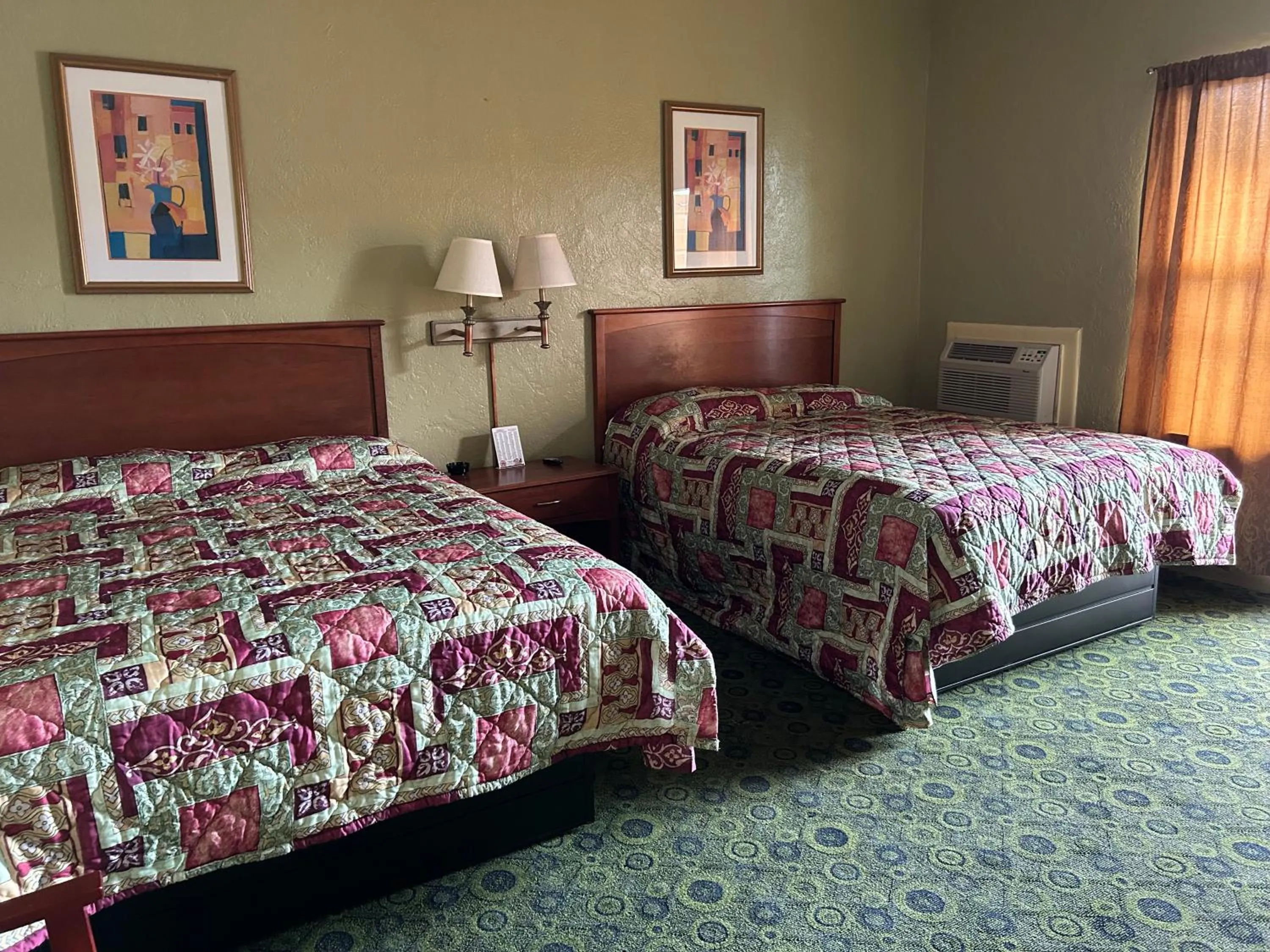 Bed in Sunshine Inn of Daytona Beach