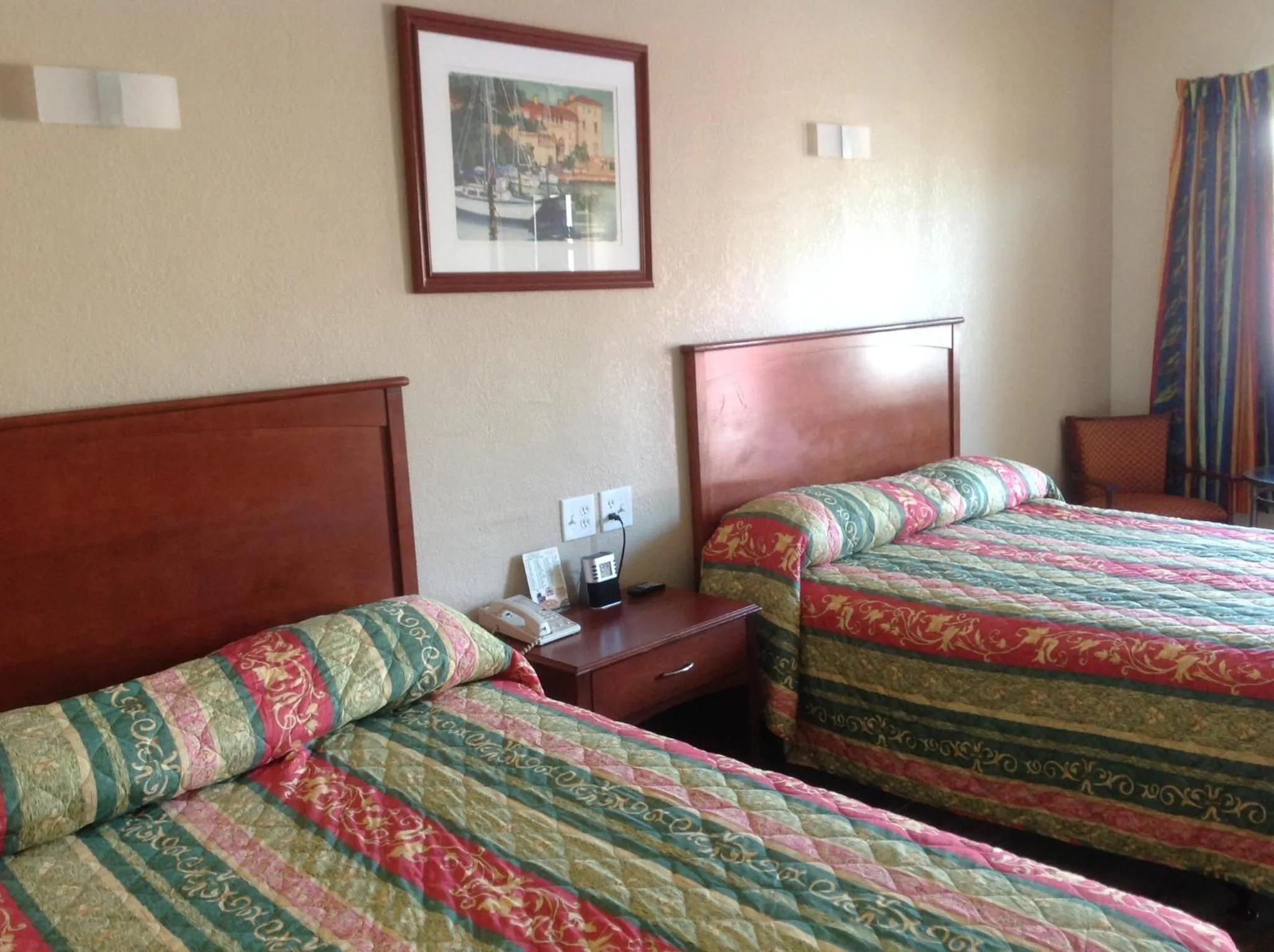 Photo of the whole room, Bed in Sunshine Inn of Daytona Beach