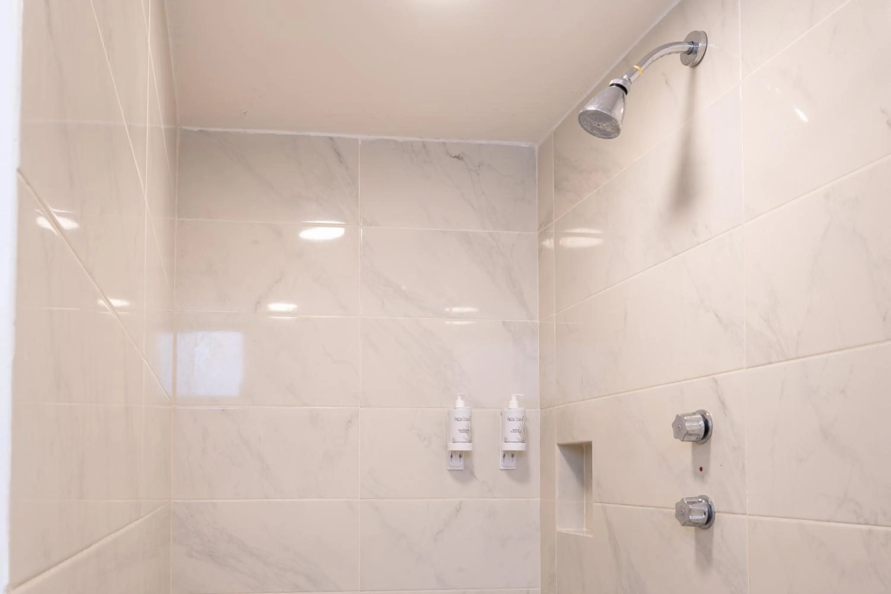 Shower in Hotel Suites Villasol