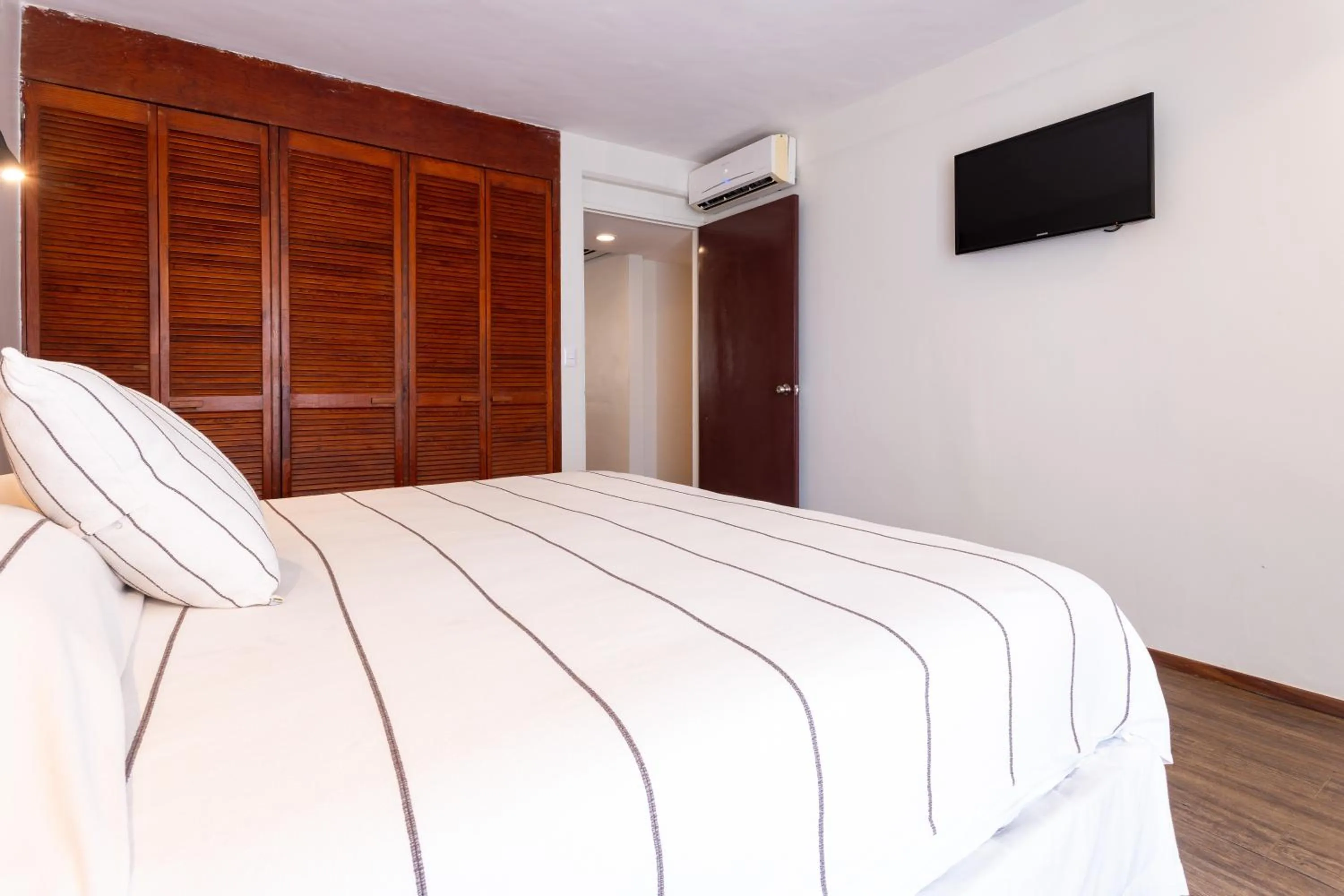 Bed in Hotel Suites Villasol