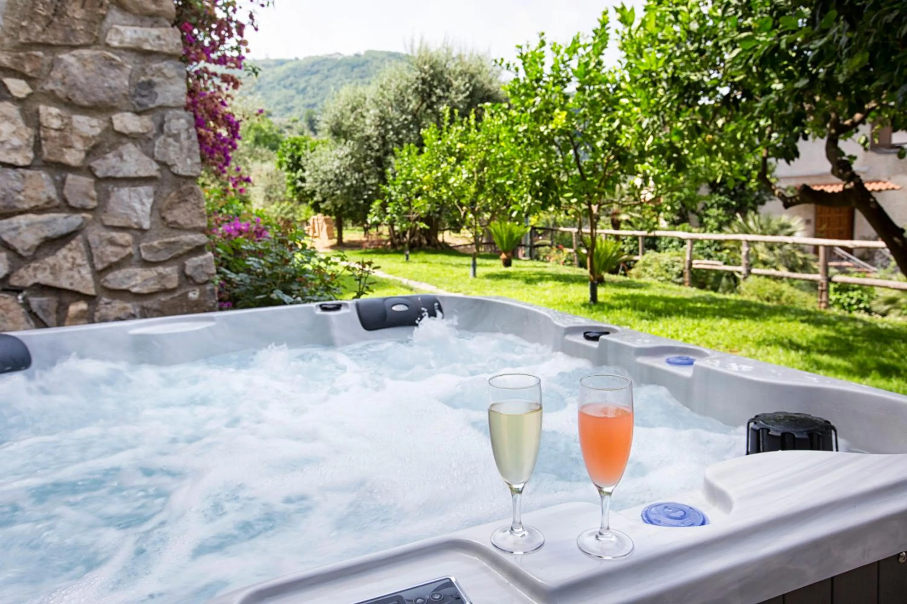 Hot Tub in Eterea Charming Suites