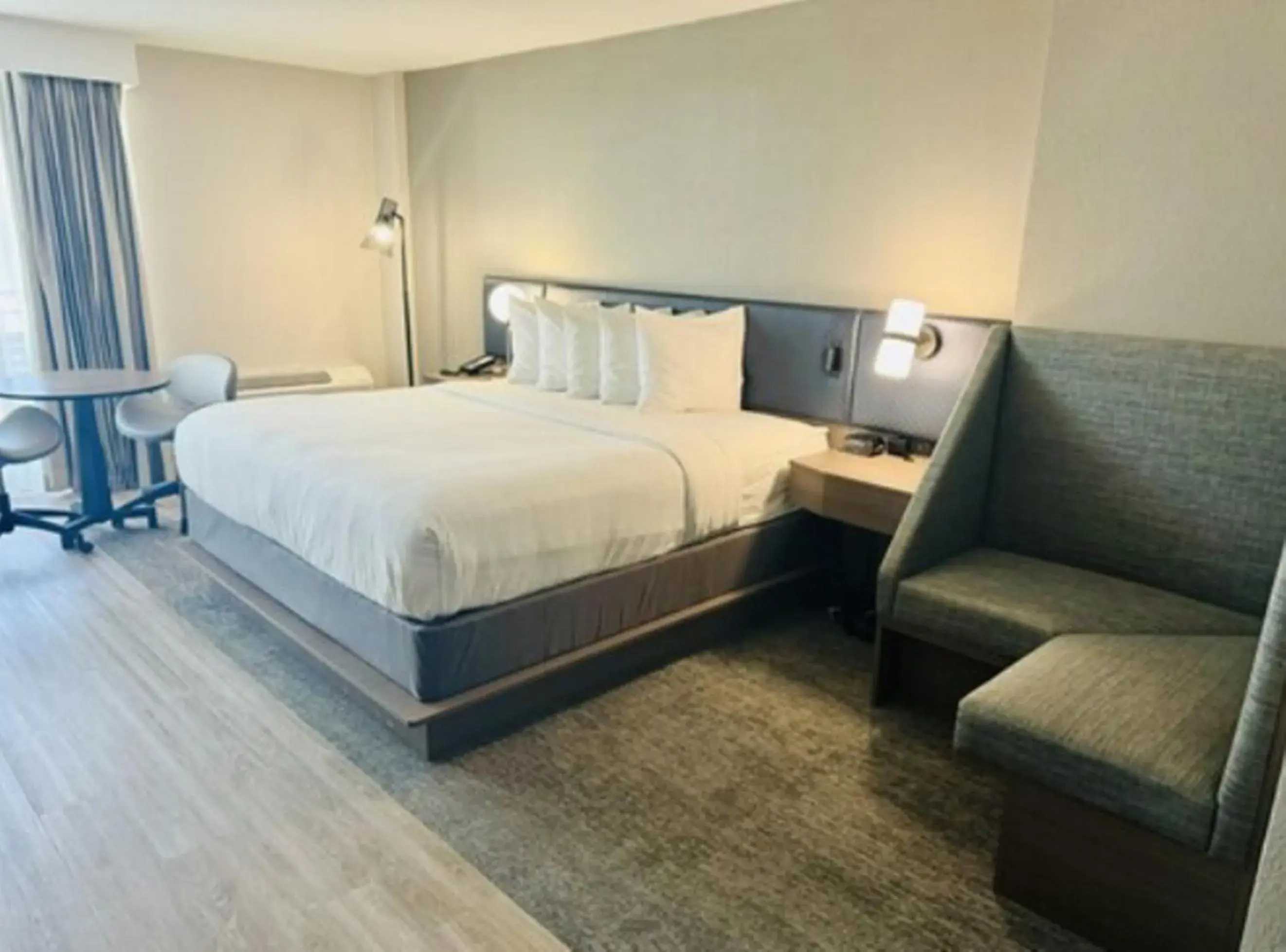 King Room - Ocean Front/Non-Smoking in Best Western Aku Tiki Inn King Room - Ocean Front/Non-Smoking in Best Western Aku Tiki Inn