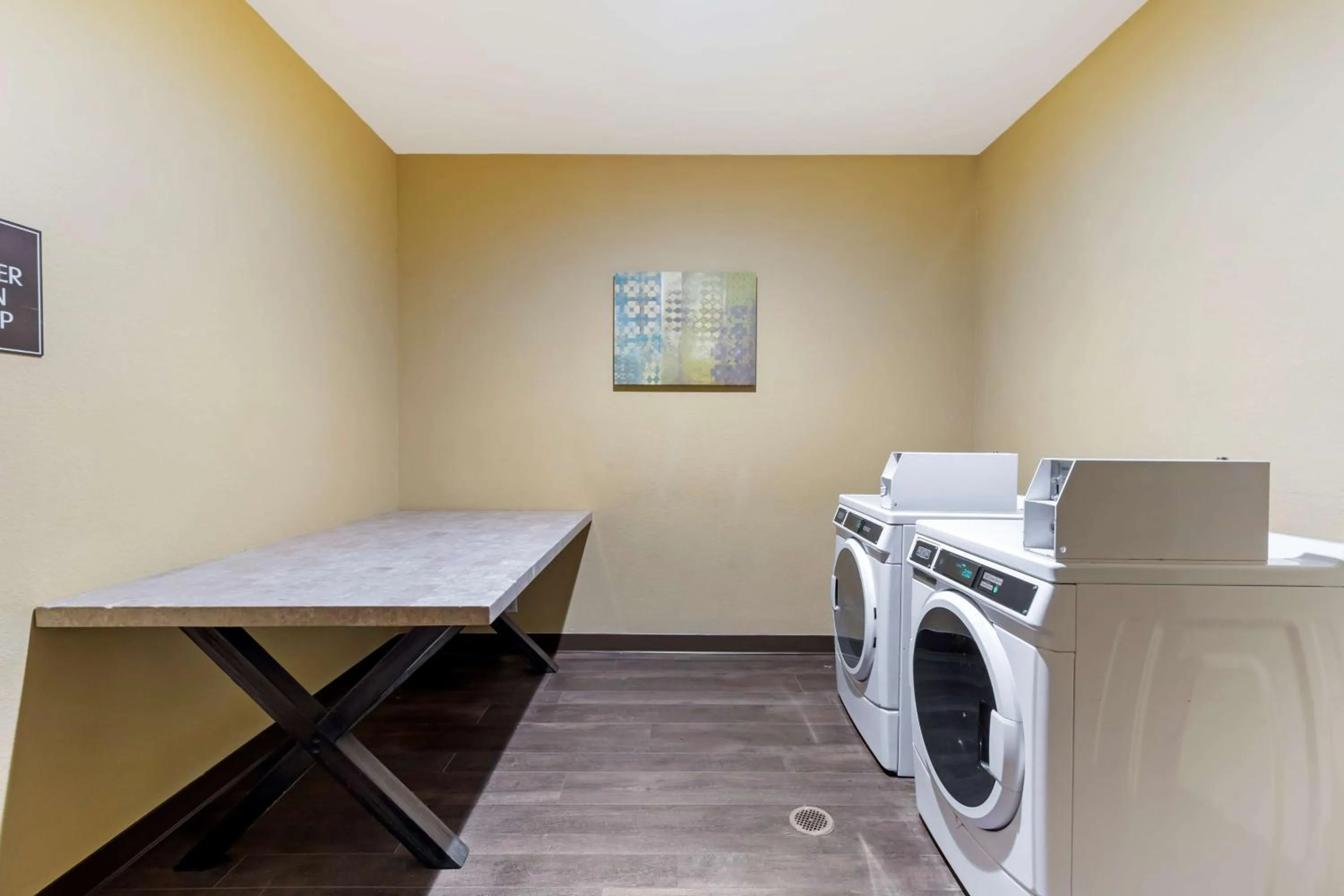 laundry in Best Western Plus DFW Airport Suites