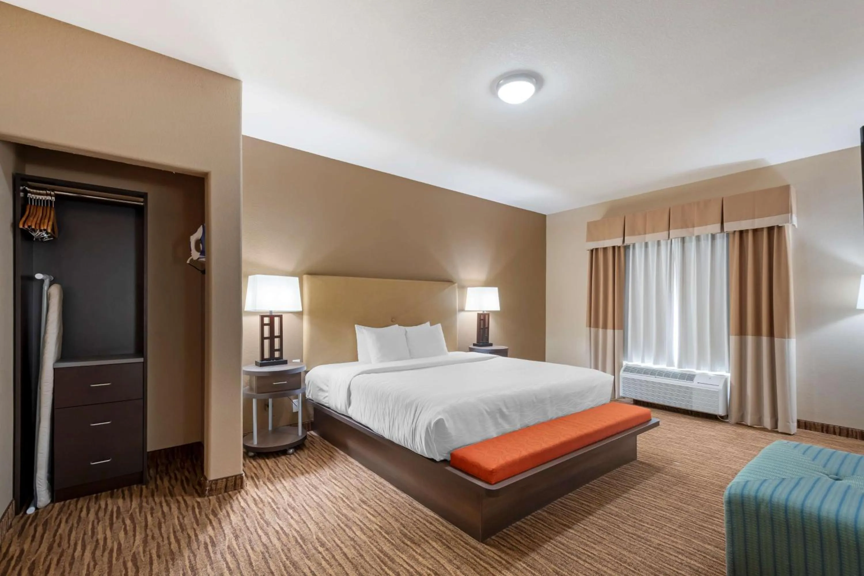 Photo of the whole room, Bed in Best Western Plus DFW Airport Suites