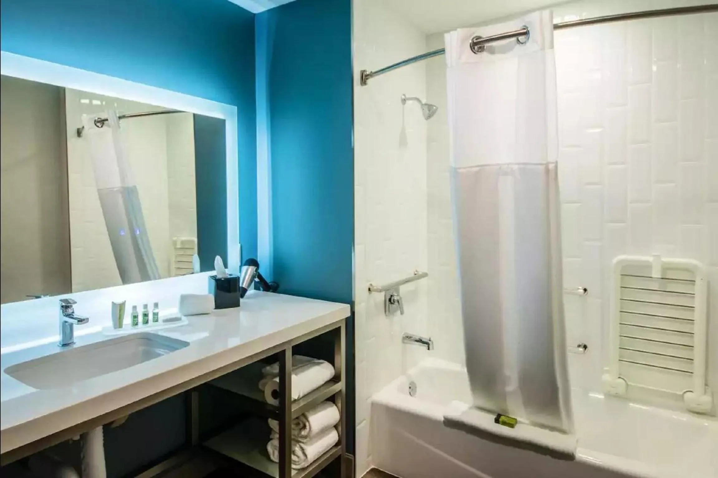 Shower in Cambria Hotel Omaha Downtown