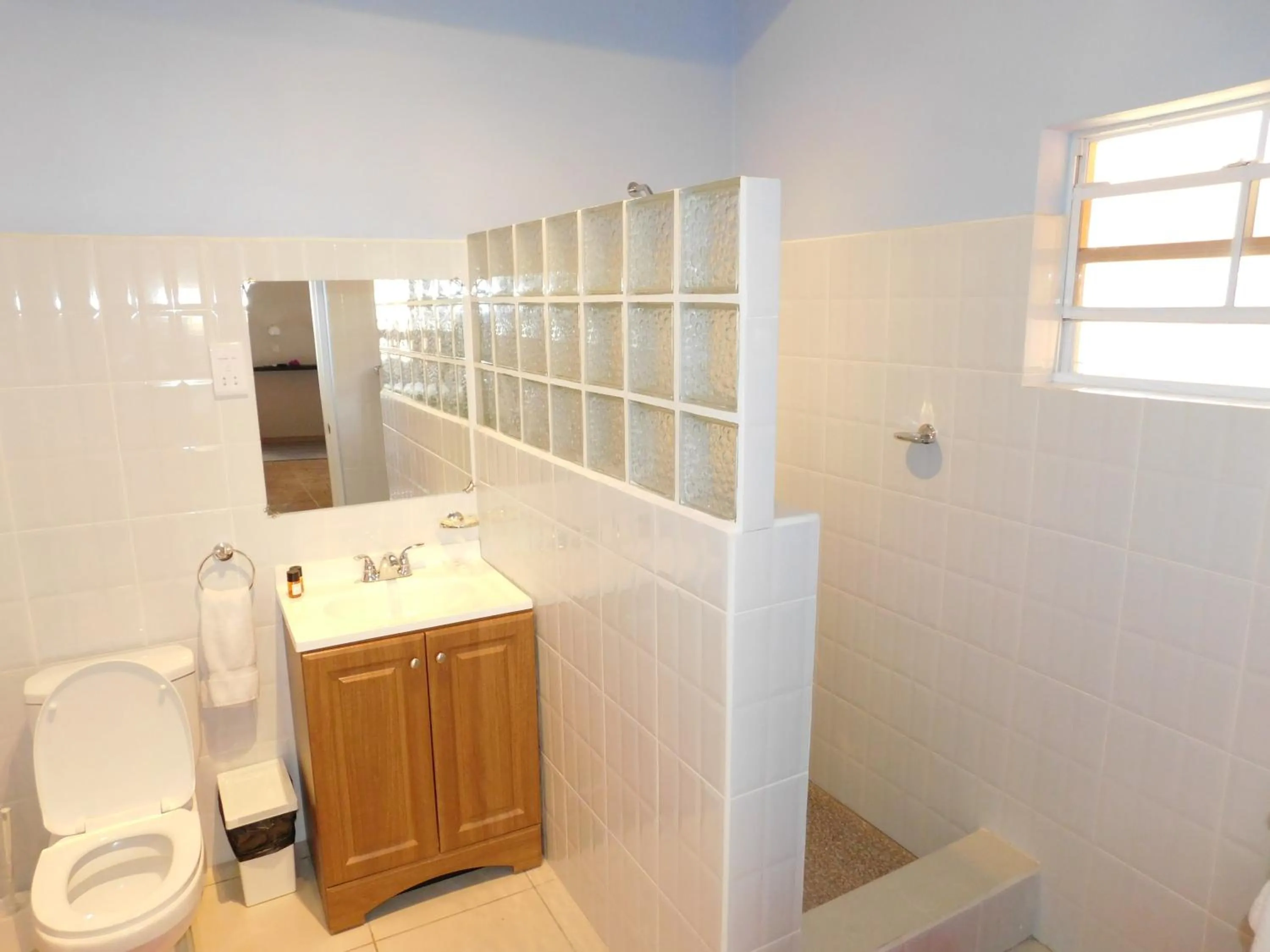 Bathroom in La Heliconia & Day Spa