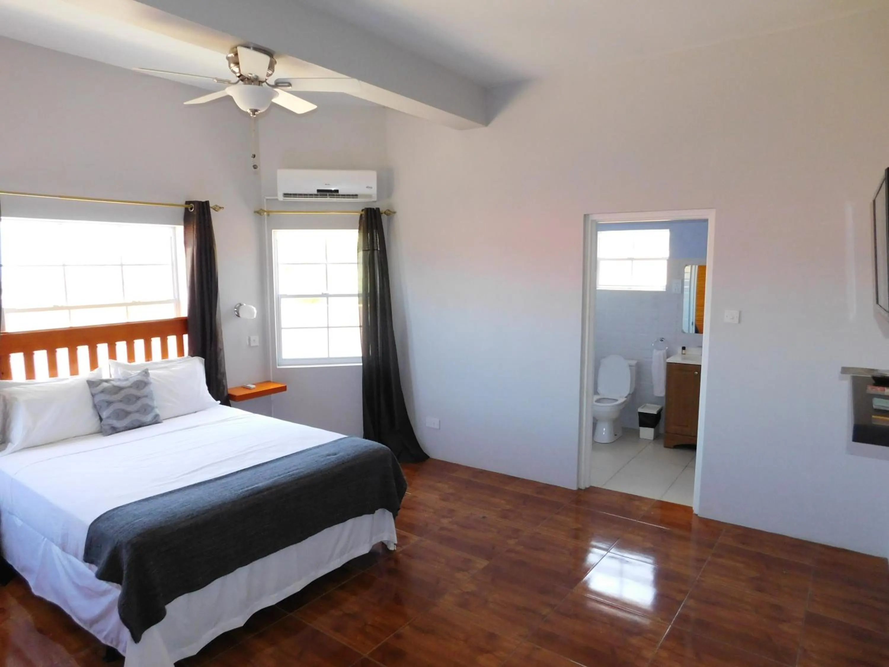 Bedroom, Bed in La Heliconia & Day Spa