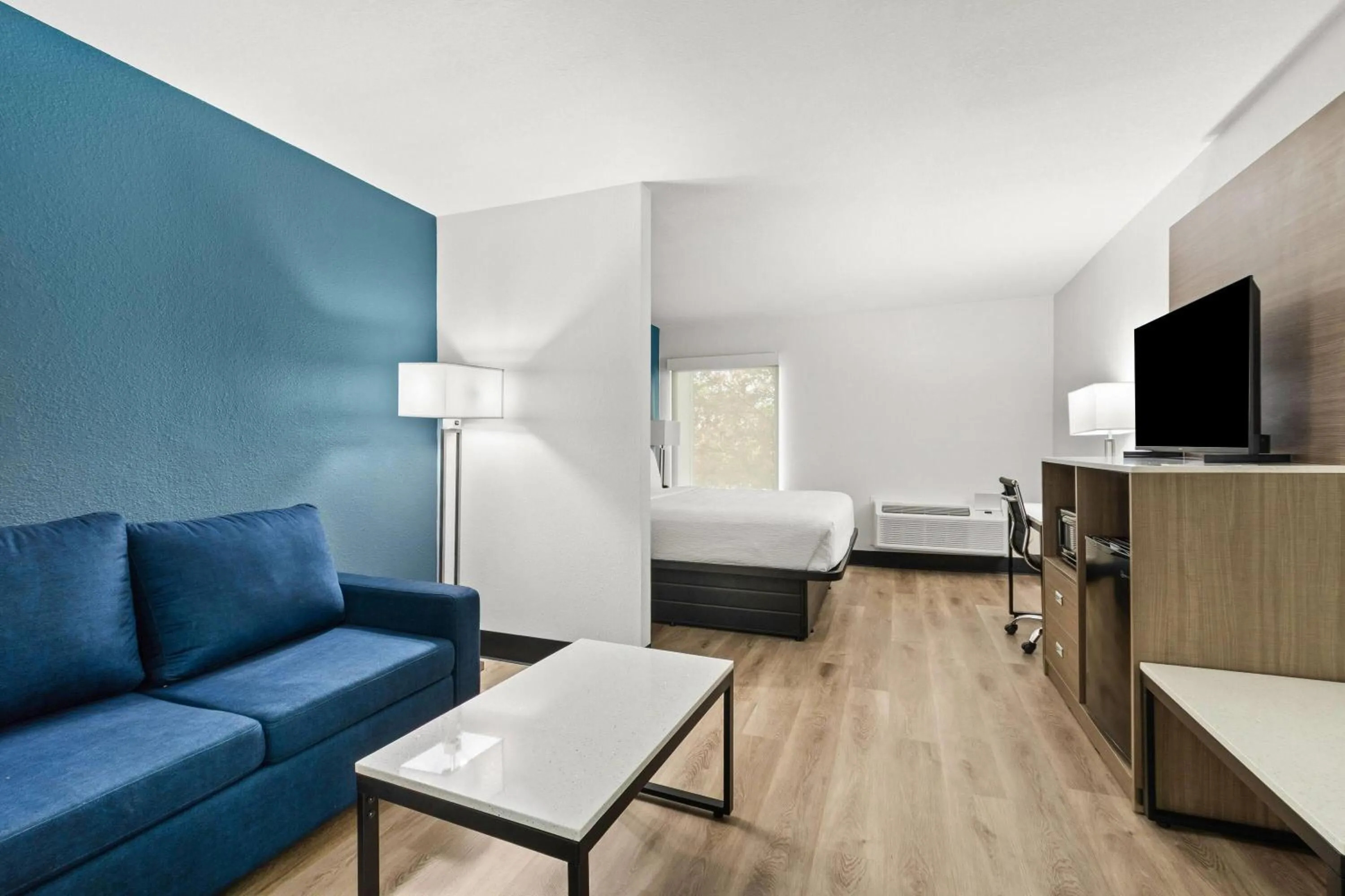 Bed in Baymont by Wyndham Batavia - Darien Lake