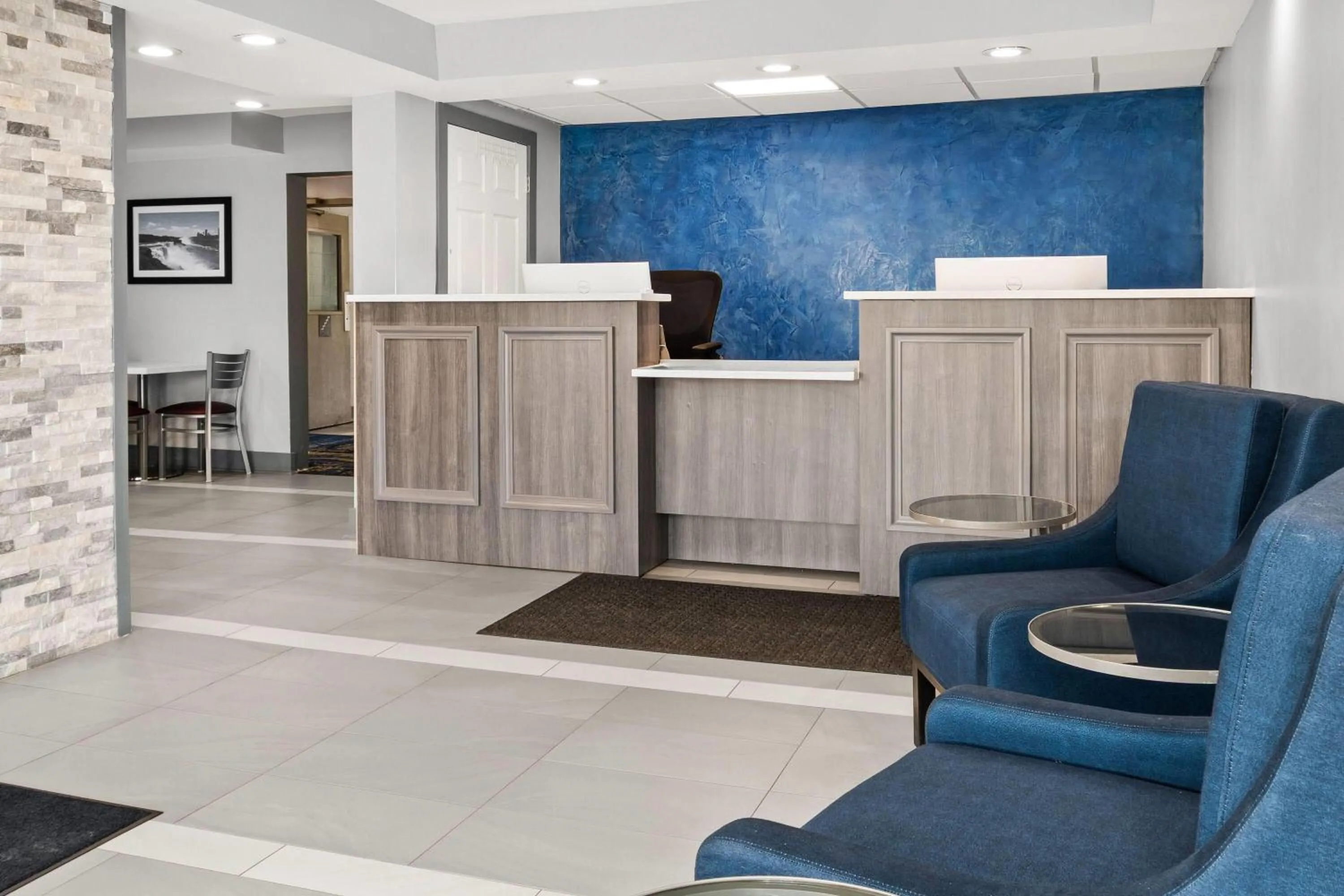 Lobby or reception in Baymont by Wyndham Batavia - Darien Lake