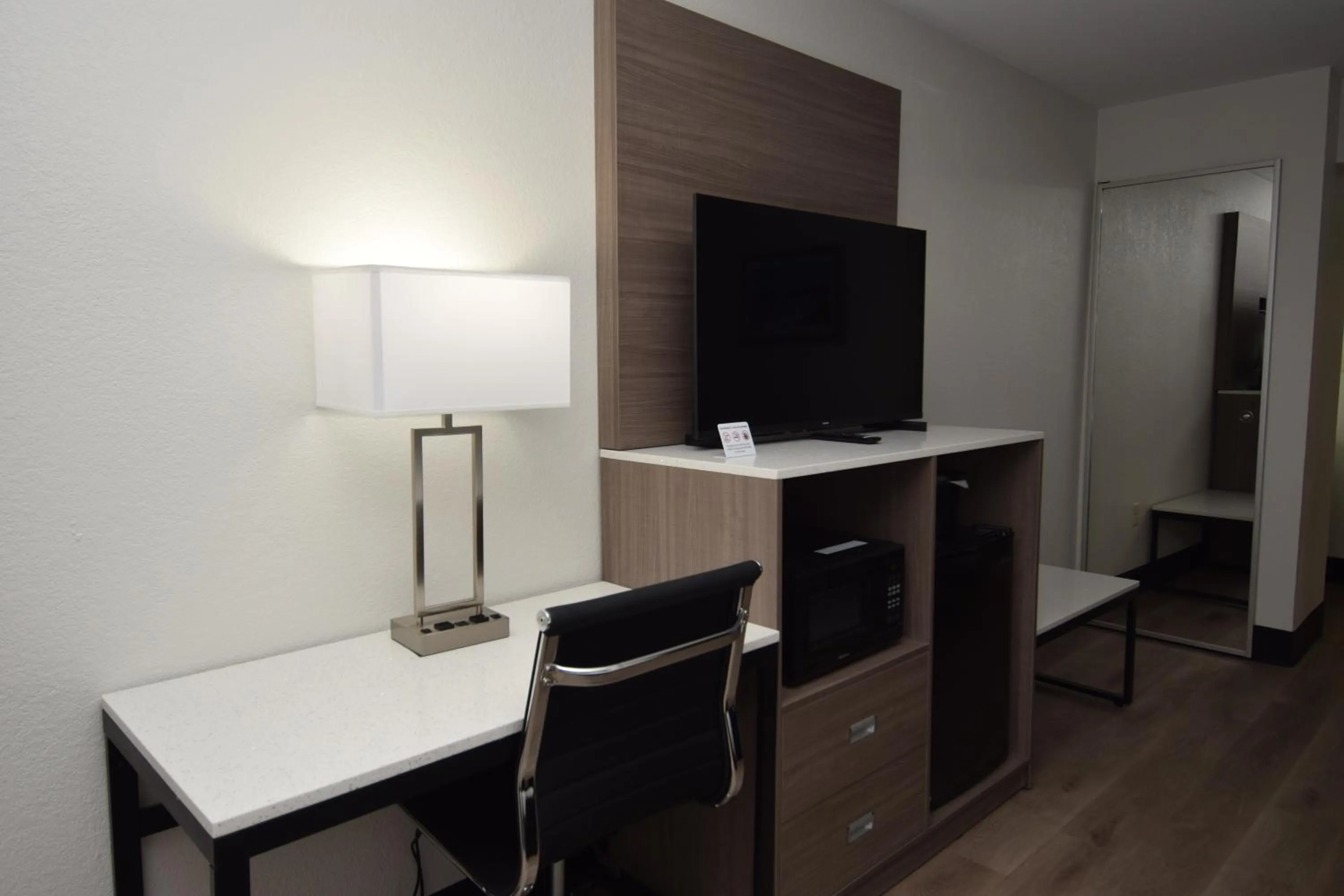 Evening entertainment in Baymont by Wyndham Batavia - Darien Lake