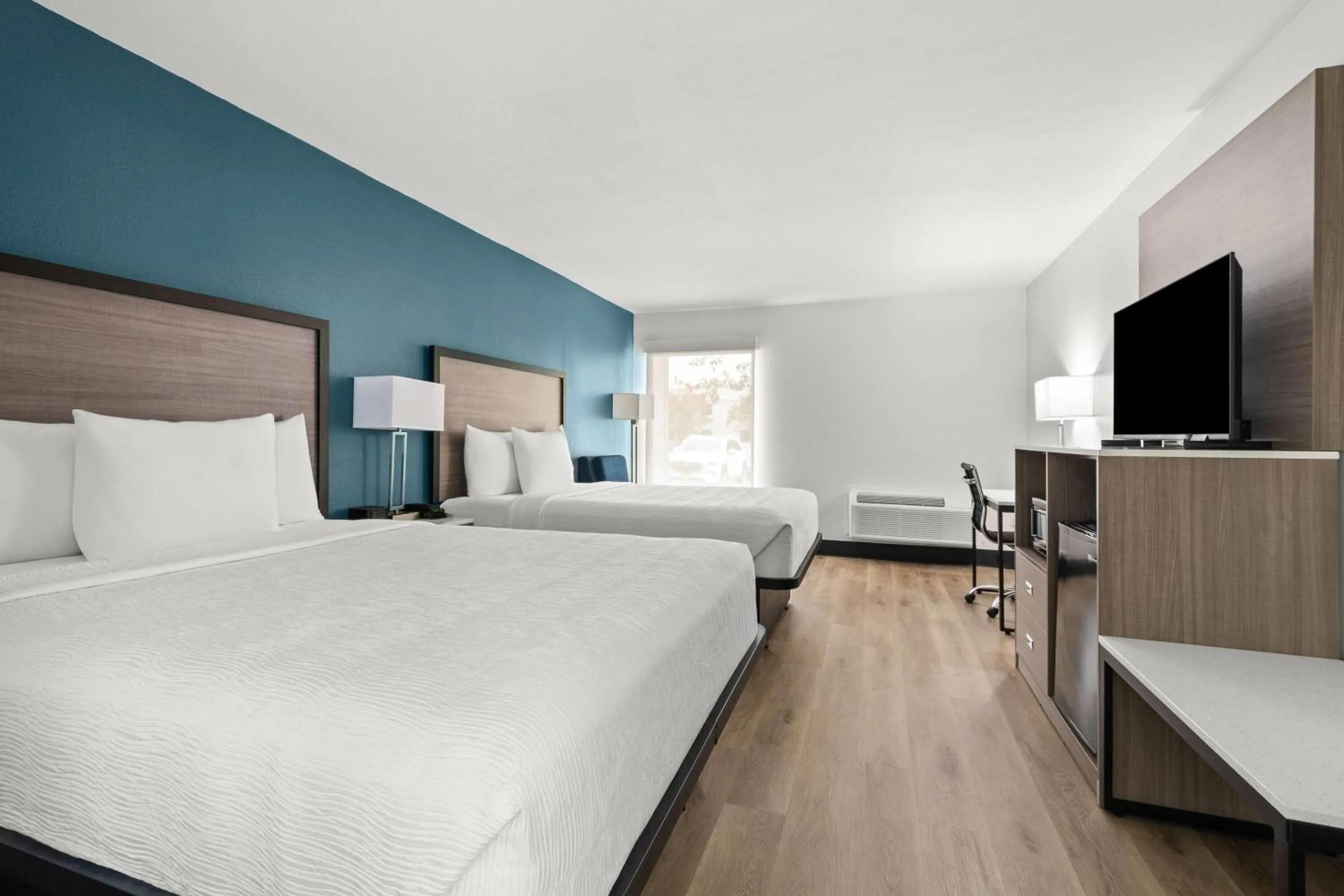 Bed in Baymont by Wyndham Batavia - Darien Lake