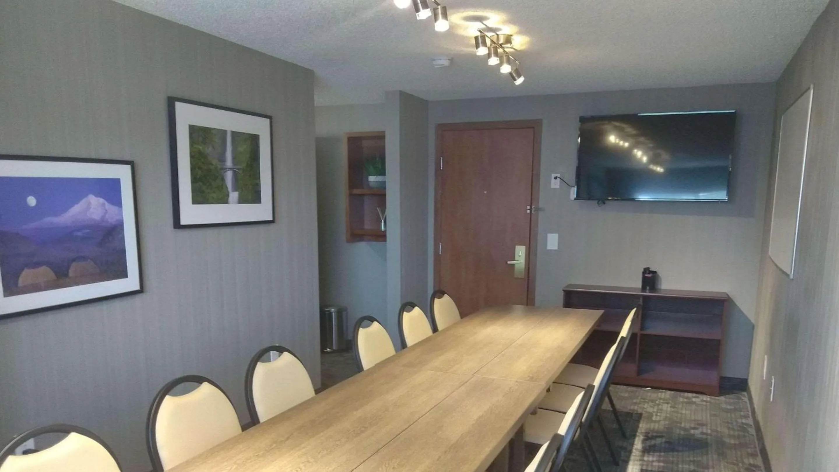 Meeting/conference room in Country Inn & Suites by Radisson, Delta Park North Portland