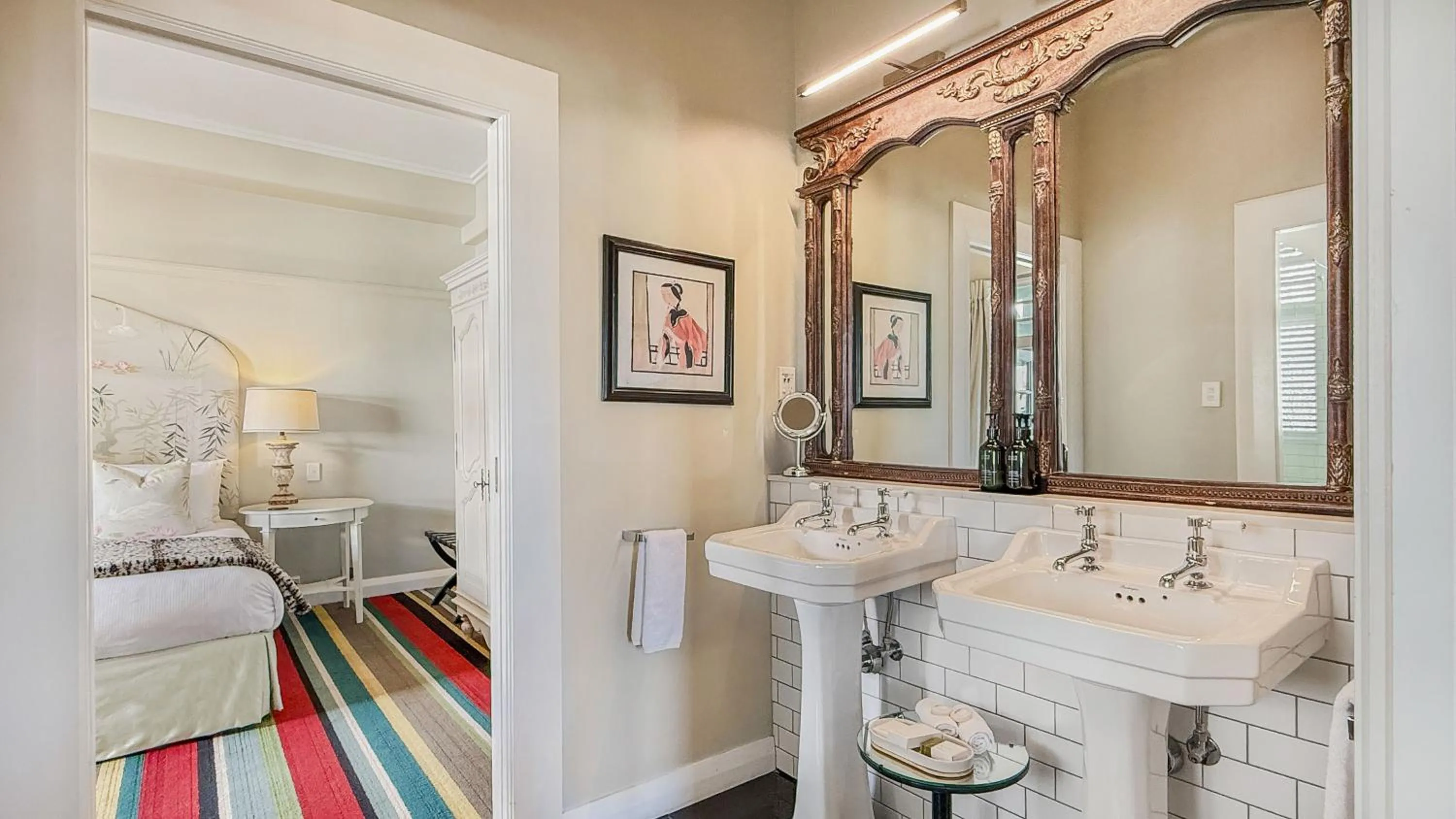 Bathroom in Art Deco Masonic Hotel