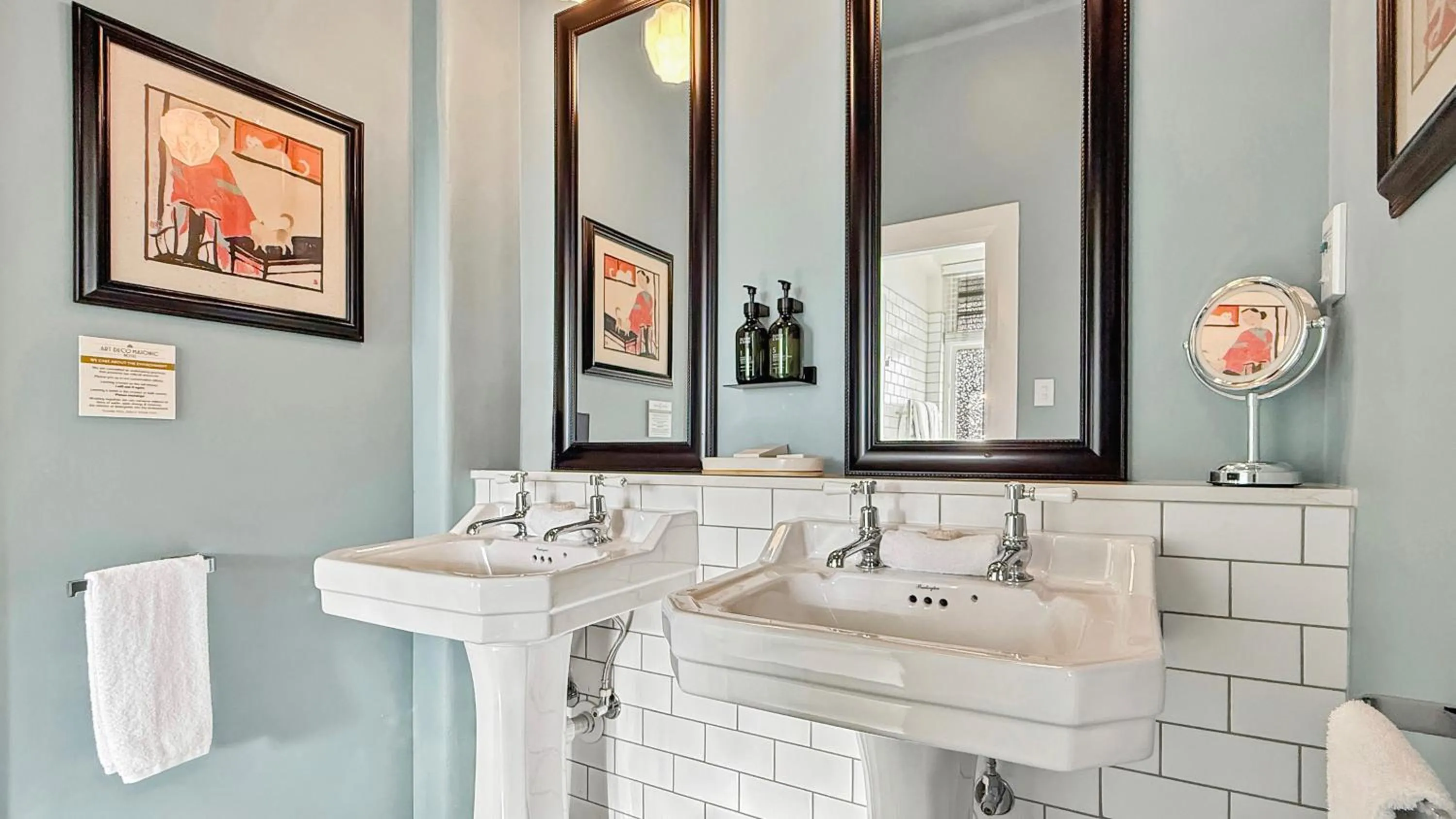 Bathroom in Art Deco Masonic Hotel