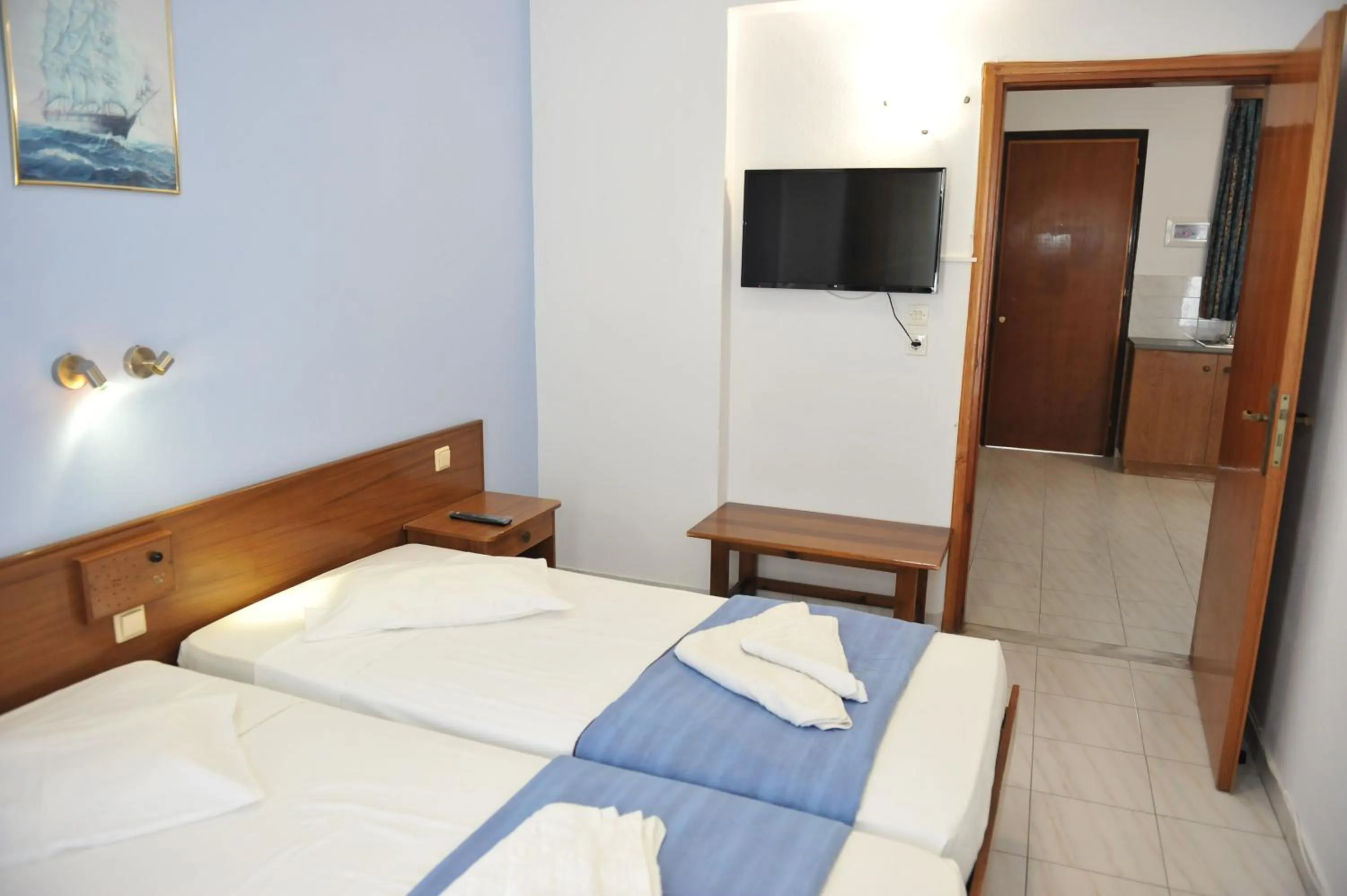 Photo of the whole room, Bed in Maritime