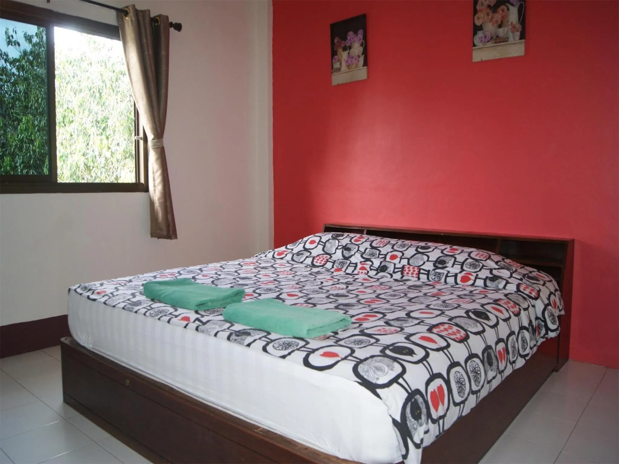 Photo of the whole room, Bed in Pineapple Guesthouse