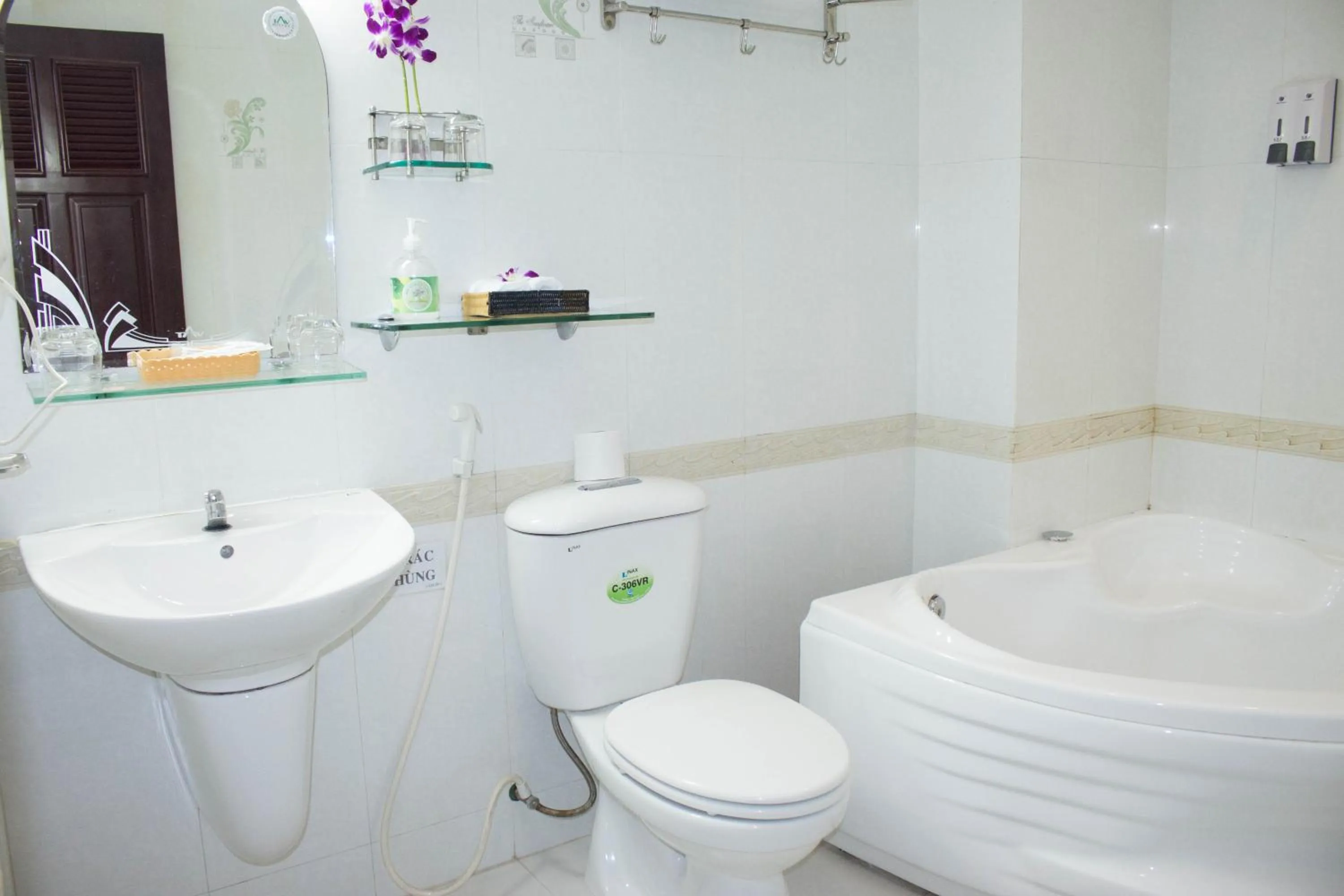 Toilet in Hoa Phat Hotel & Apartment